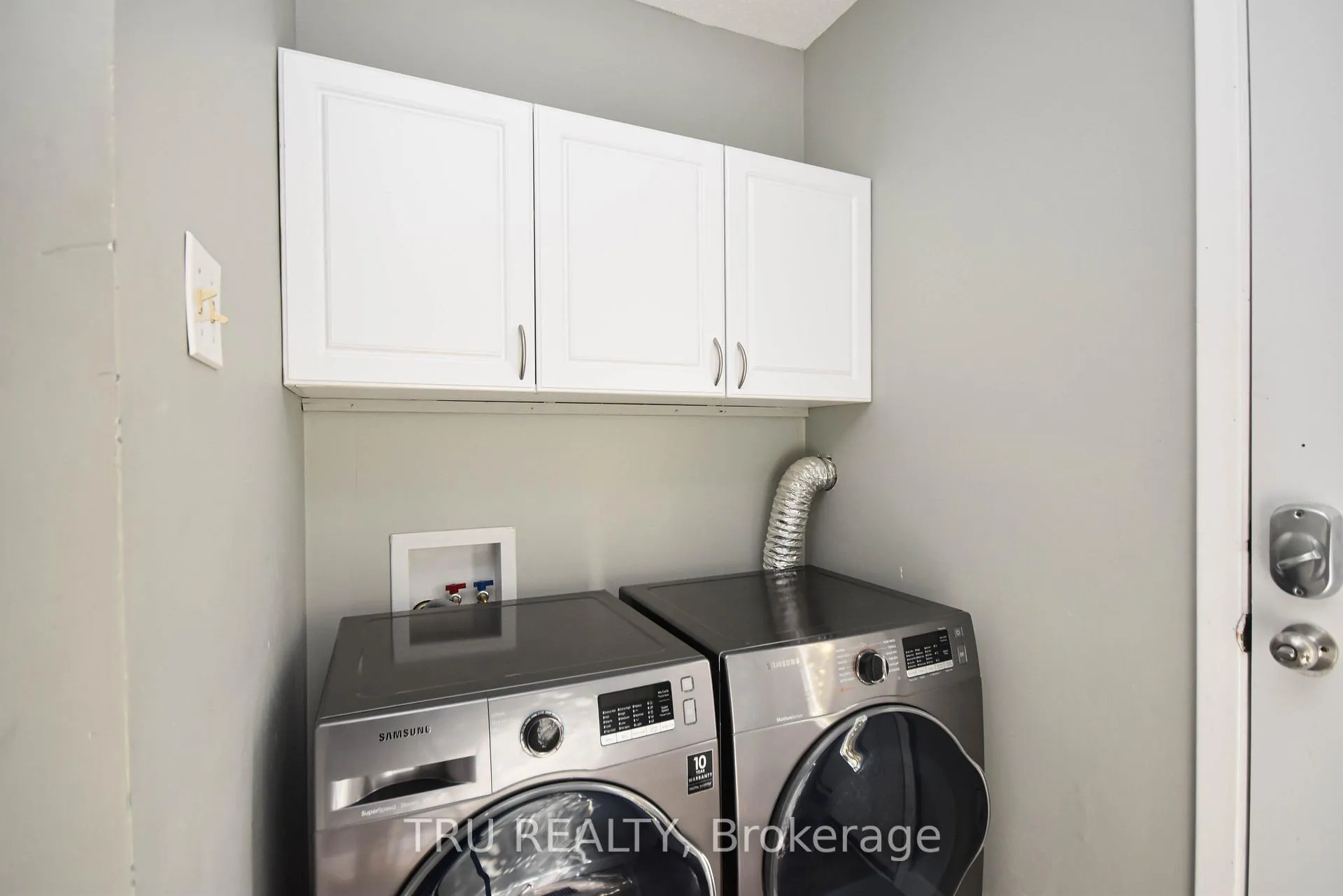 Photo 4 of 1847 Walkley Road, Ottawa, Guildwood Estates - Urbandale Acres — HOMEH