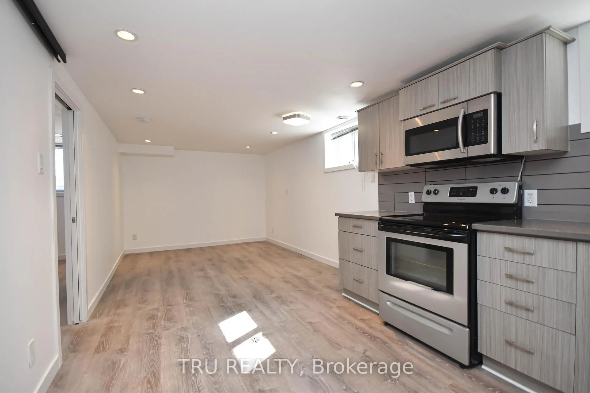 Photo 5 of 1847 Walkley Road, Ottawa, Guildwood Estates - Urbandale Acres — HOMEH