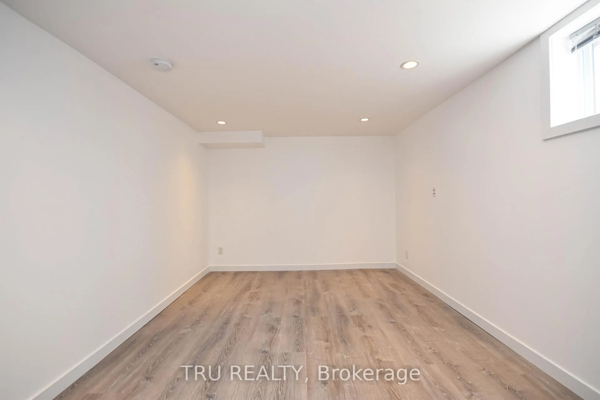 Photo 6 of 1847 Walkley Road, Ottawa, Guildwood Estates - Urbandale Acres — HOMEH