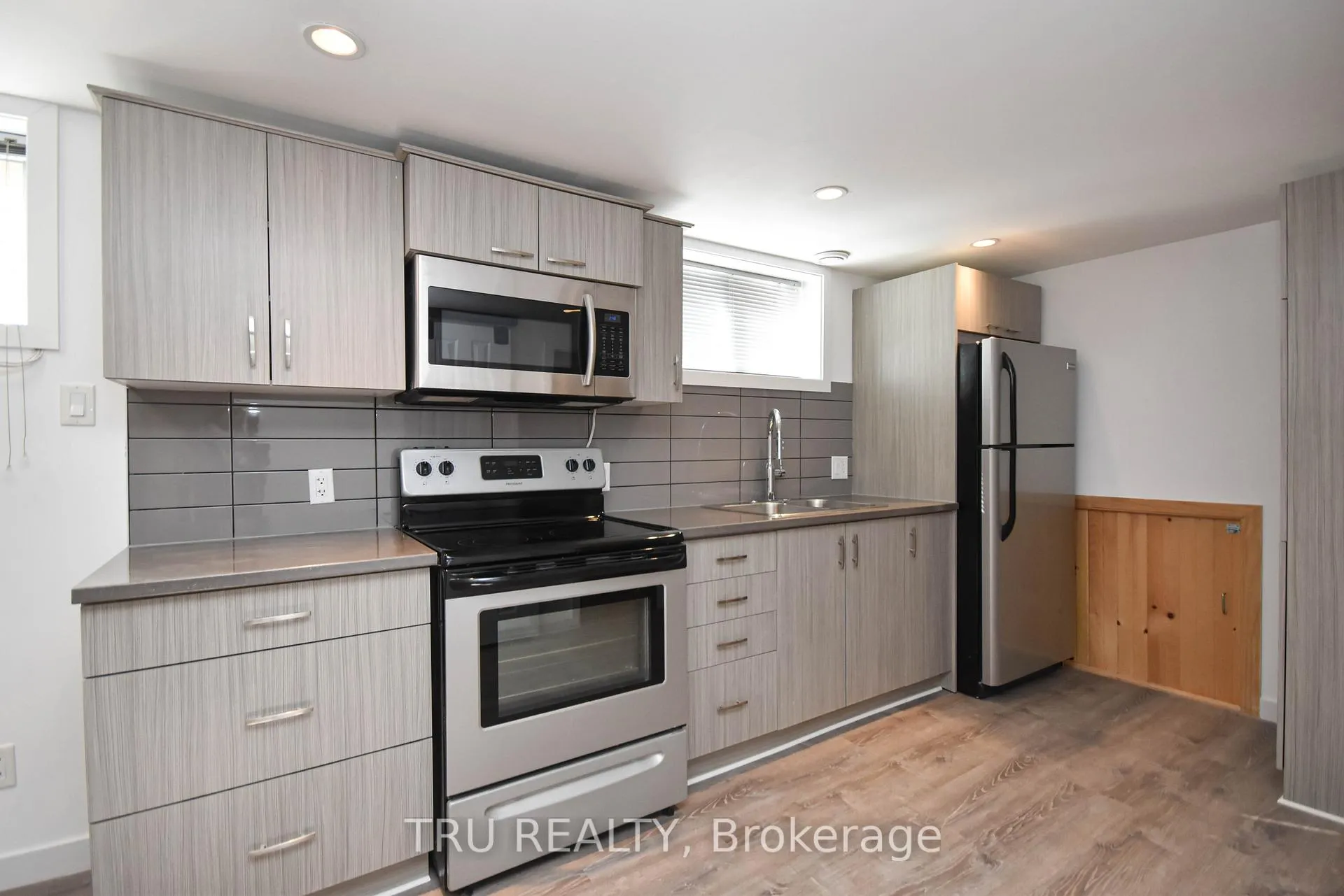 Photo 8 of 1847 Walkley Road, Ottawa, Guildwood Estates - Urbandale Acres — HOMEH