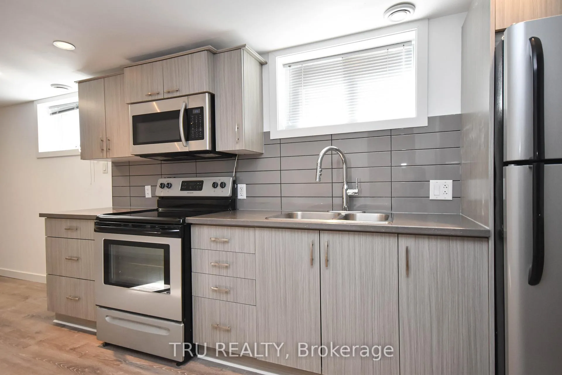 Photo 9 of 1847 Walkley Road, Ottawa, Guildwood Estates - Urbandale Acres — HOMEH