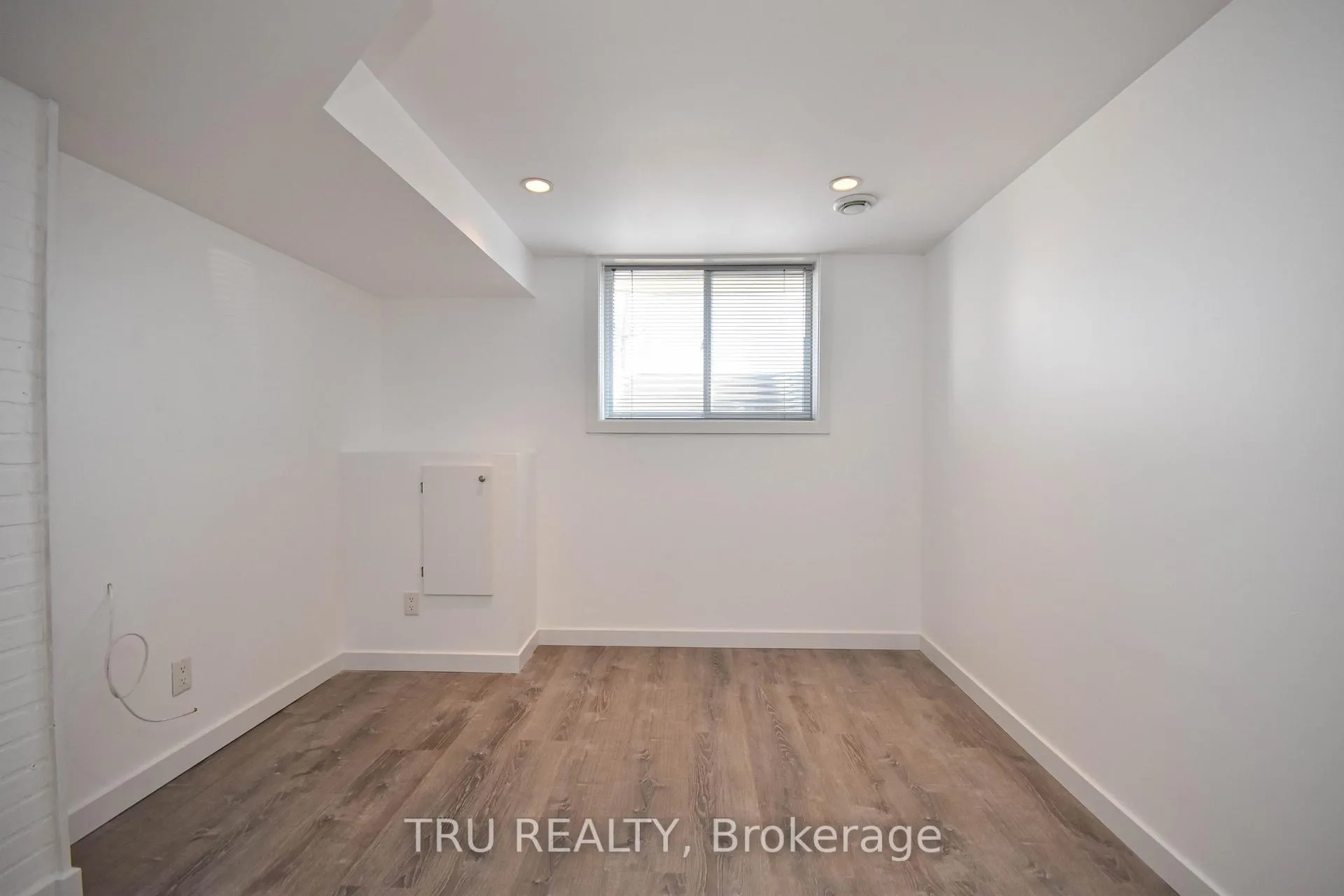Photo 10 of 1847 Walkley Road, Ottawa, Guildwood Estates - Urbandale Acres — HOMEH