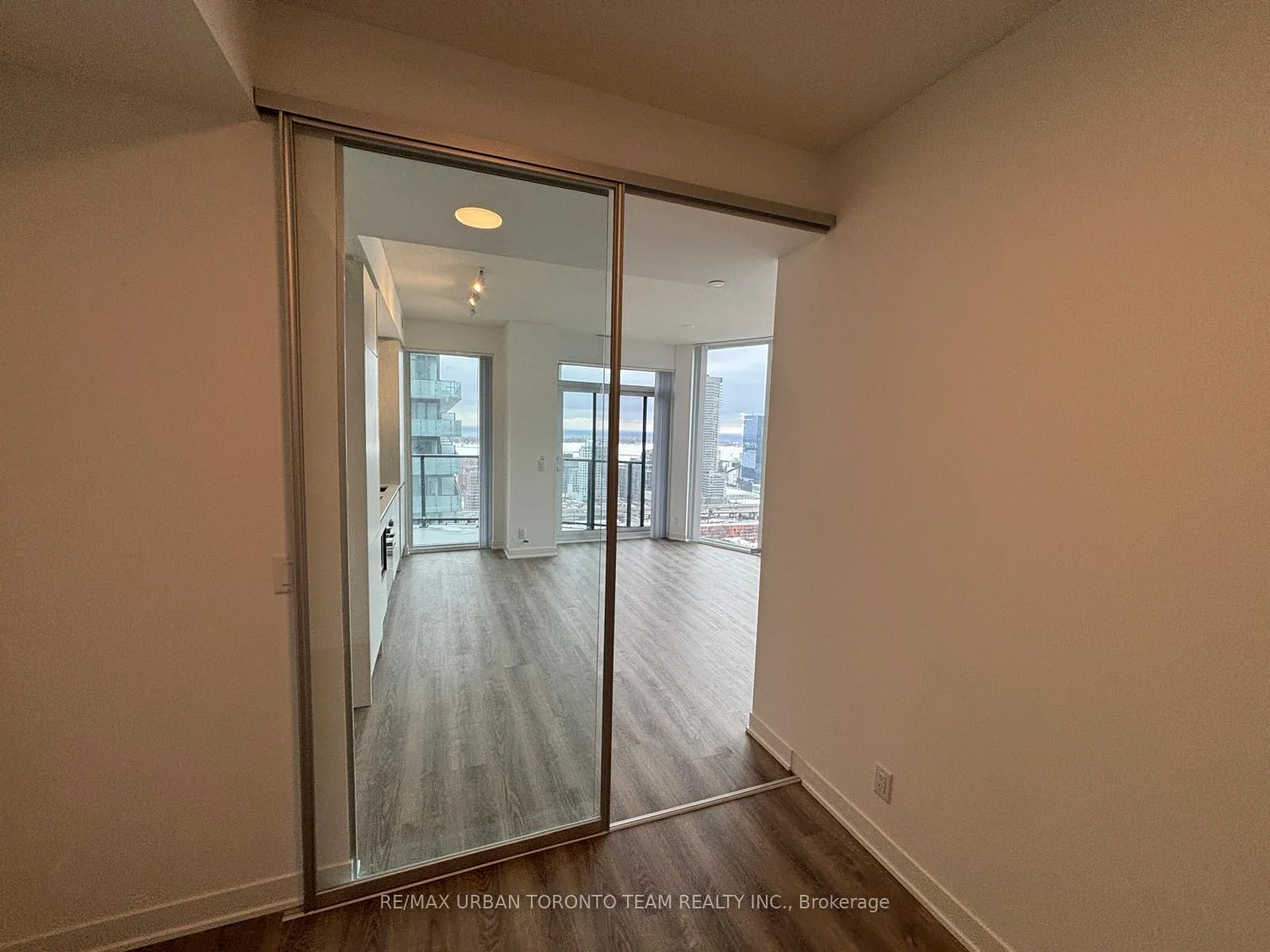 Photo 10 of Unit 3310, 180 Front Street E, Toronto, Moss Park — HOMEH