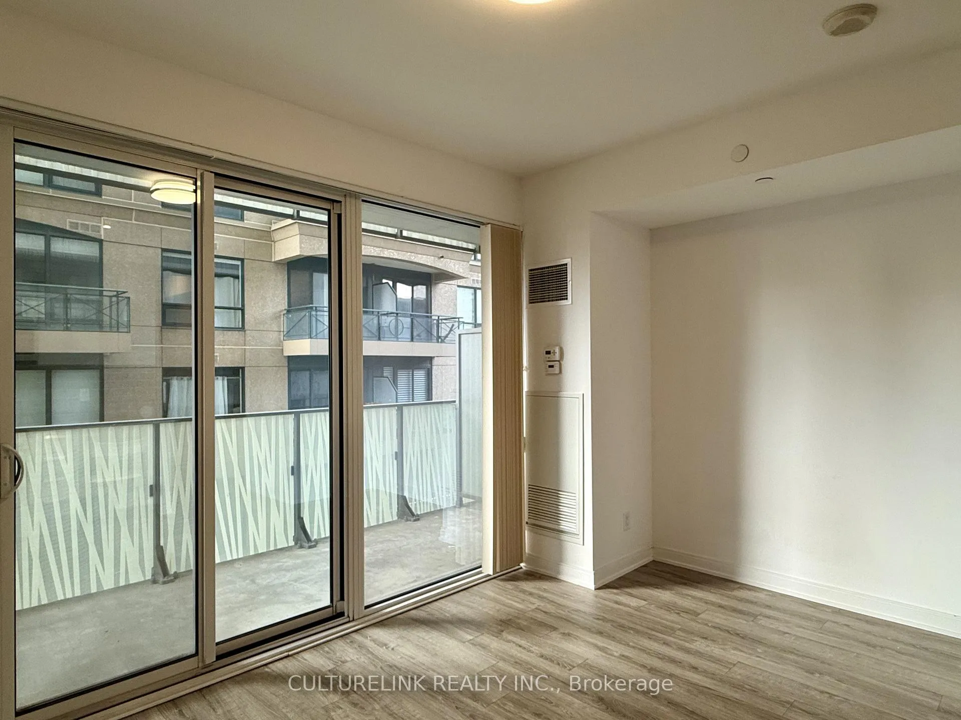 Photo 4 of Unit 1006, 42 Charles Street E, Toronto, Church-Yonge Corridor — HOMEH