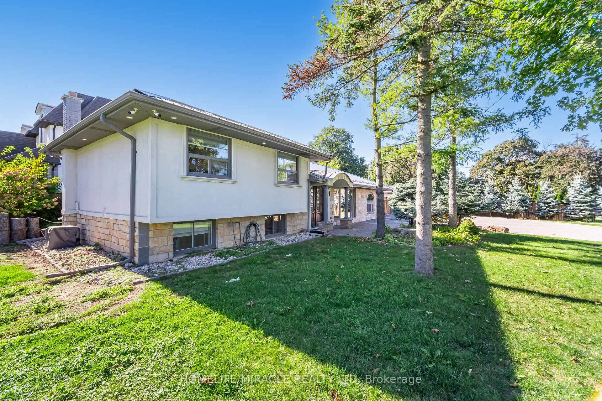 Photo 6 of 308 Third Line, Oakville, West — HOMEH