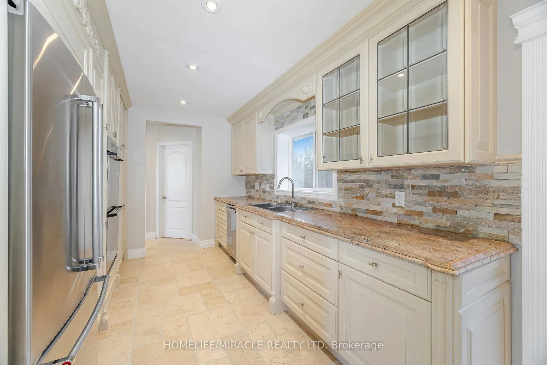 Photo 16 of 308 Third Line, Oakville, West — HOMEH