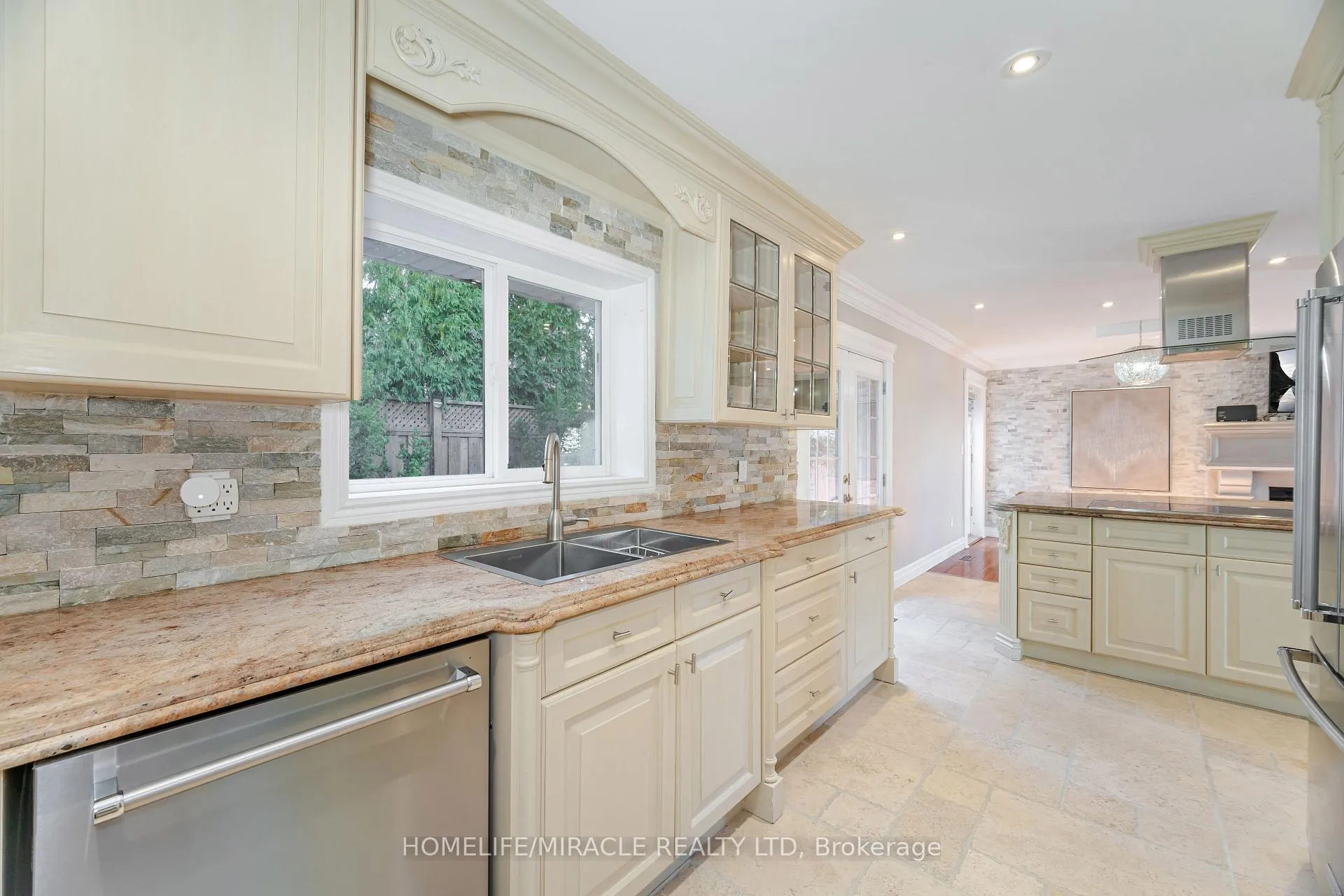 Photo 17 of 308 Third Line, Oakville, West — HOMEH