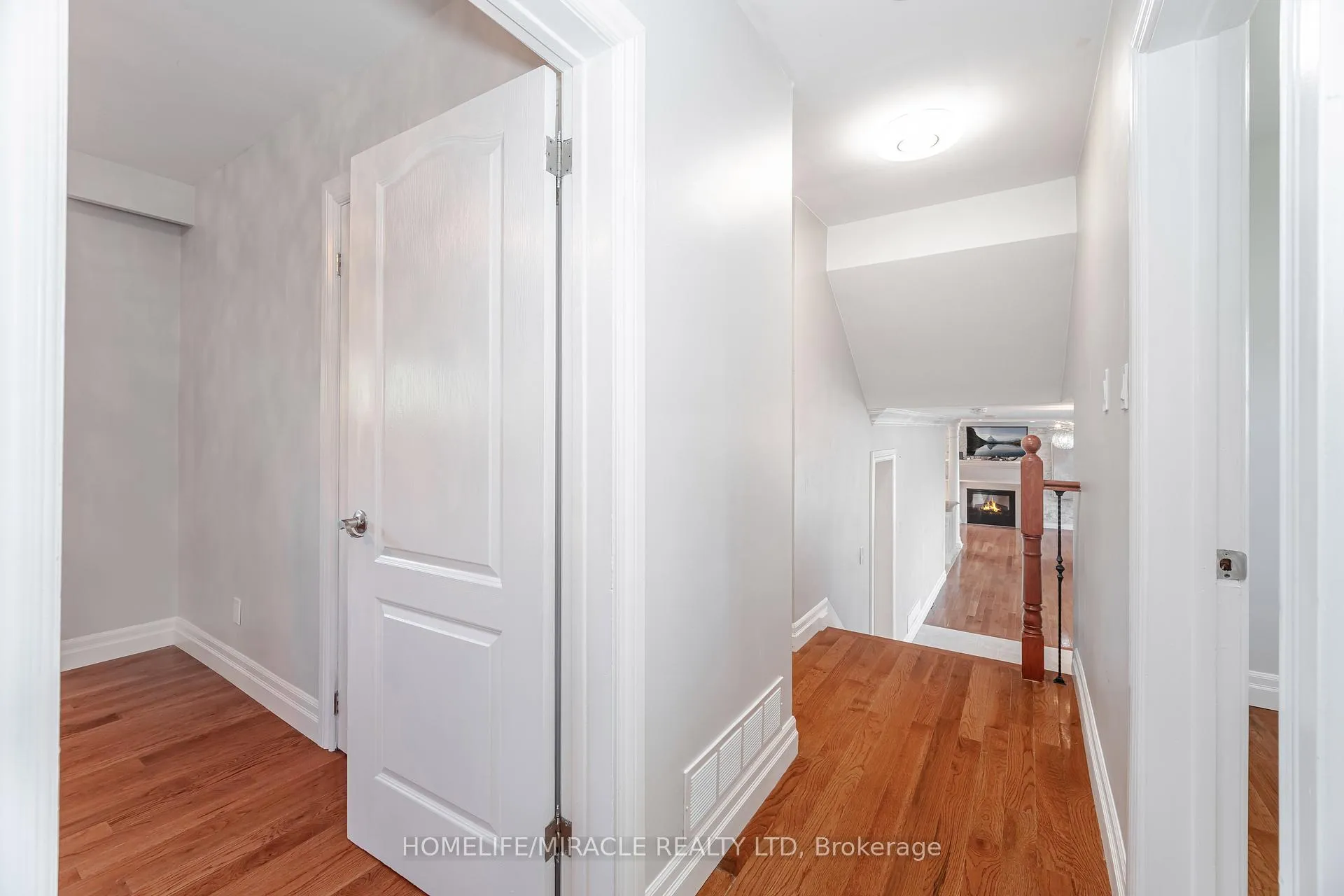Photo 21 of 308 Third Line, Oakville, West — HOMEH