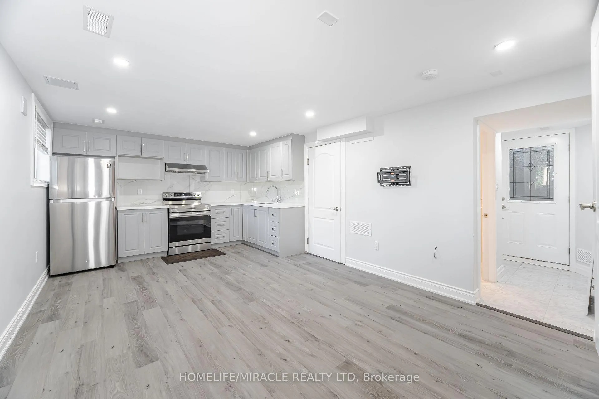 Photo 31 of 308 Third Line, Oakville, West — HOMEH