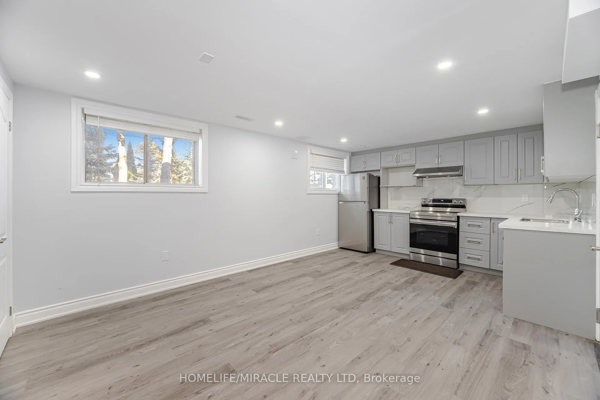 Photo 32 of 308 Third Line, Oakville, West — HOMEH
