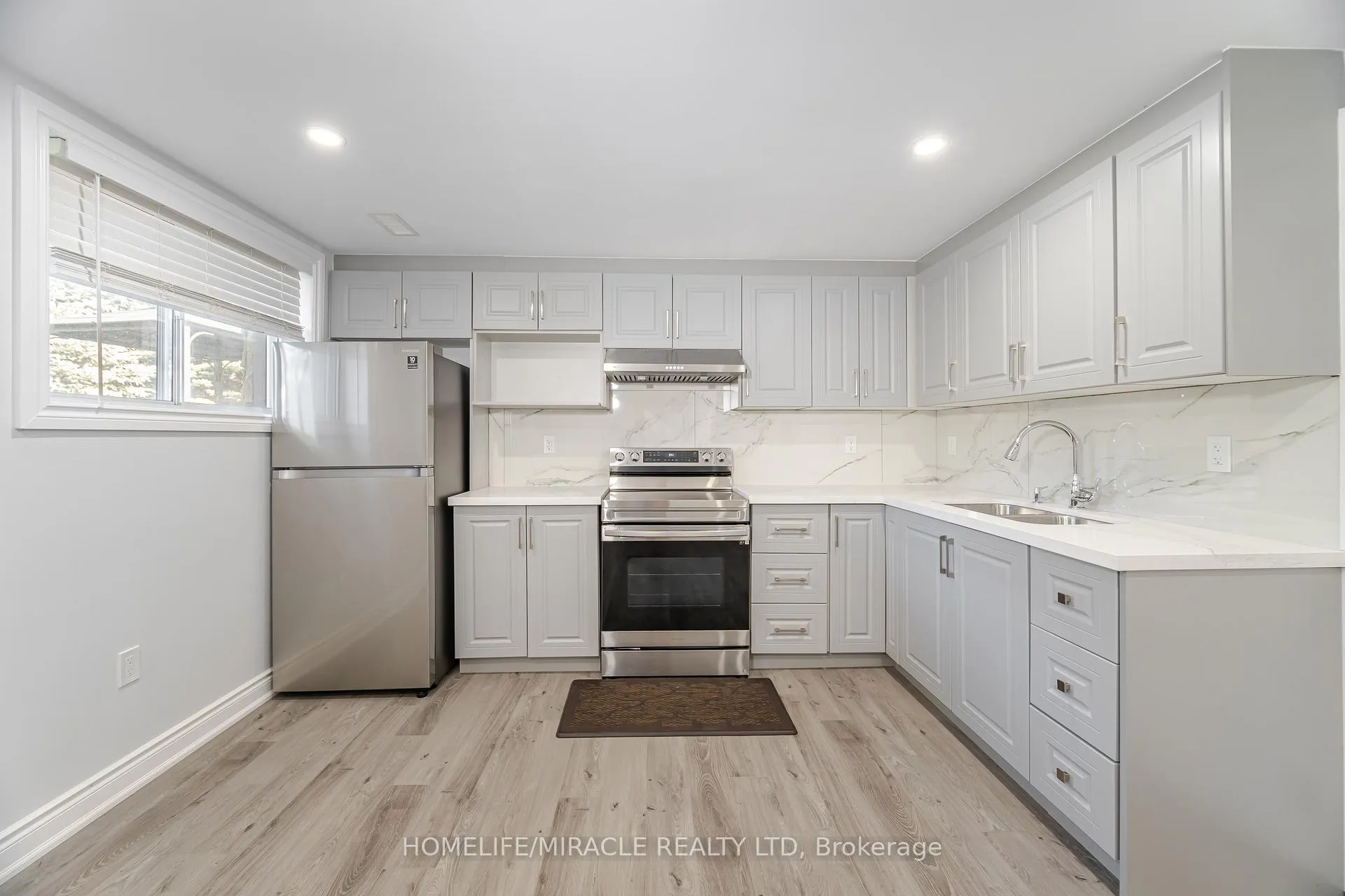Photo 33 of 308 Third Line, Oakville, West — HOMEH
