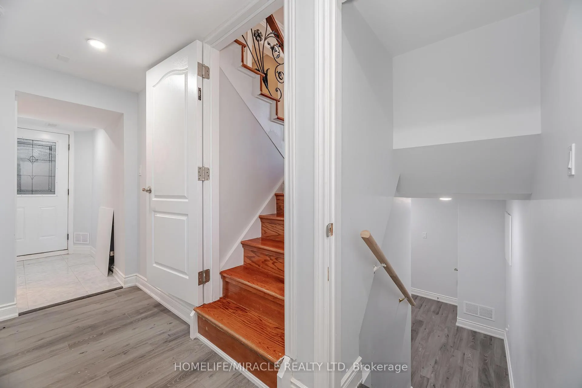 Photo 35 of 308 Third Line, Oakville, West — HOMEH