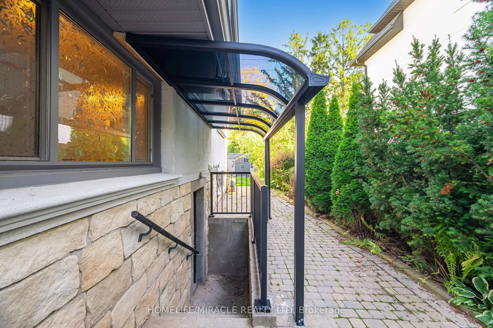 Photo 45 of 308 Third Line, Oakville, West — HOMEH