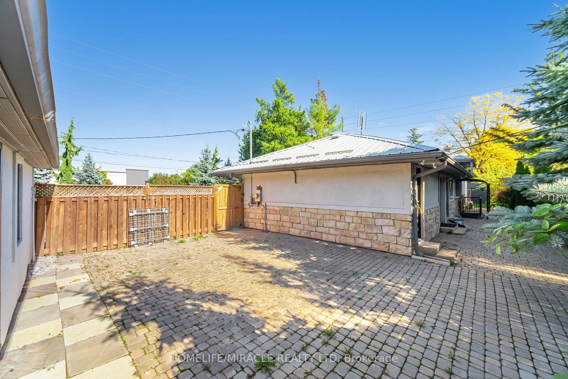 Photo 47 of 308 Third Line, Oakville, West — HOMEH