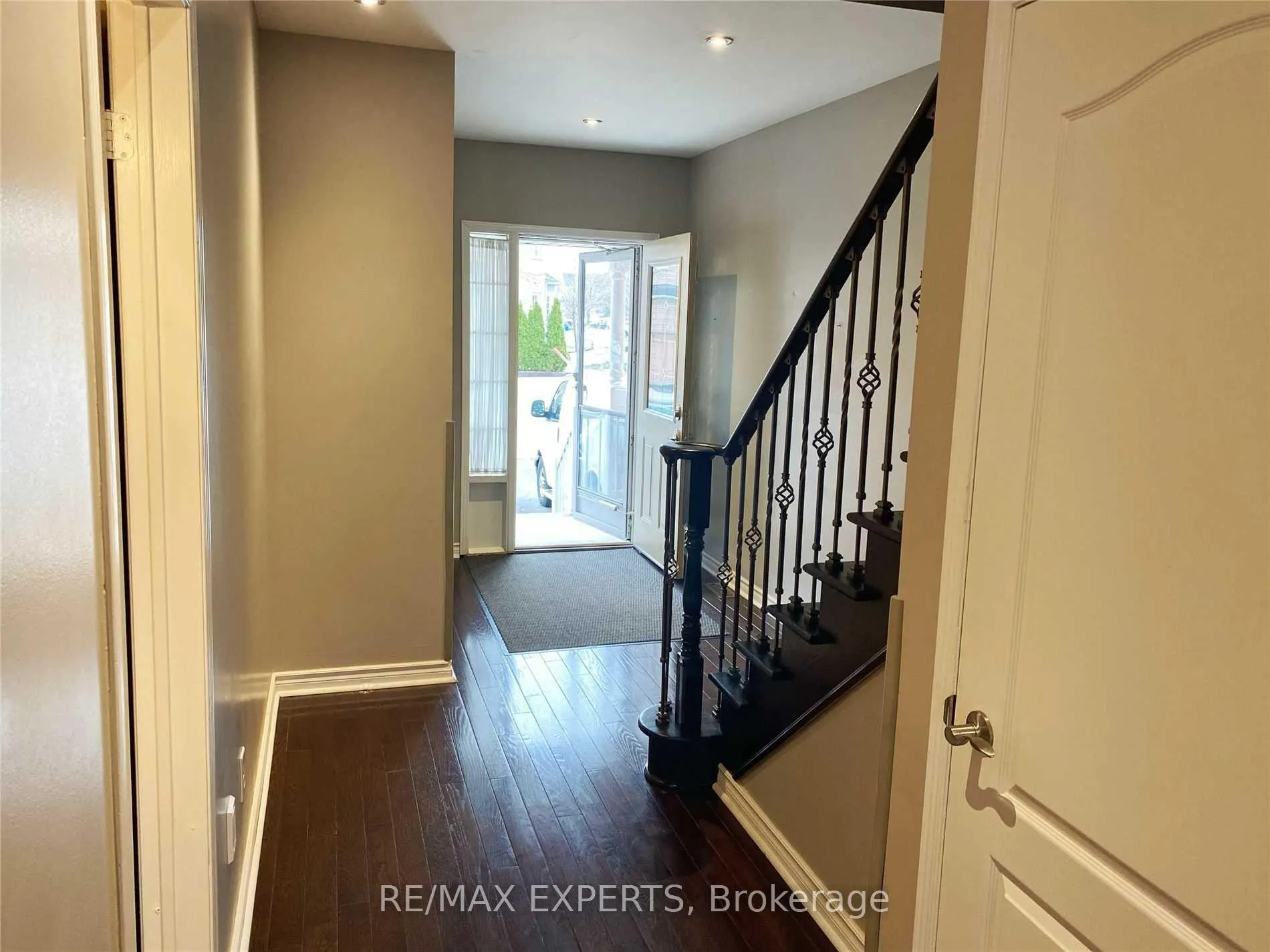 Photo 3 of 202 Deepsprings Crescent, Vaughan, Vellore Village — HOMEH