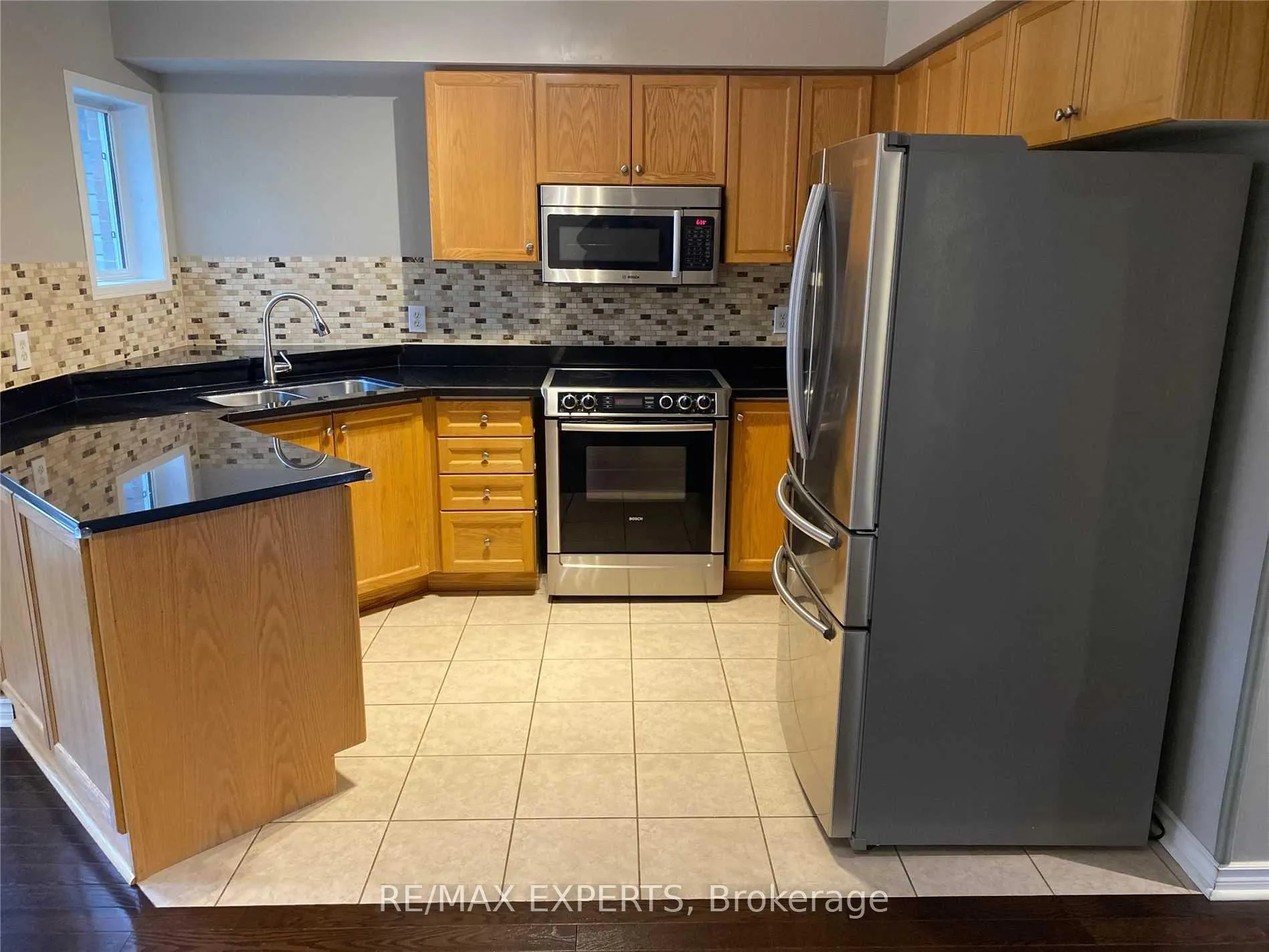 Photo 6 of 202 Deepsprings Crescent, Vaughan, Vellore Village — HOMEH