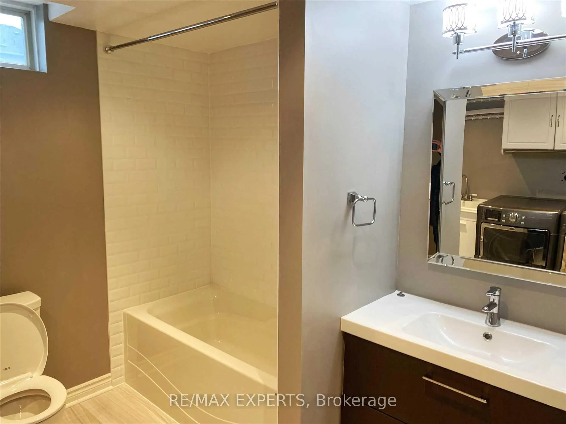 Photo 8 of 202 Deepsprings Crescent, Vaughan, Vellore Village — HOMEH