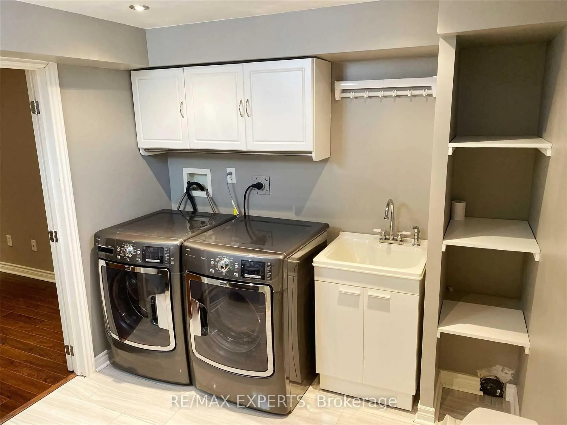 Photo 9 of 202 Deepsprings Crescent, Vaughan, Vellore Village — HOMEH