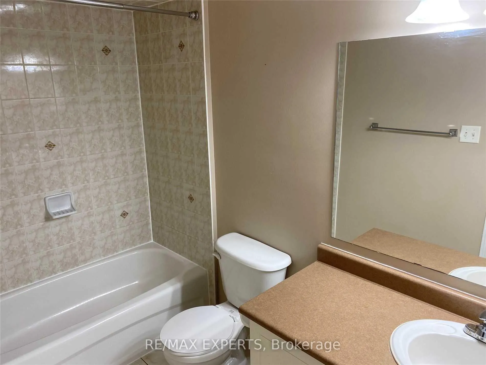 Photo 16 of 202 Deepsprings Crescent, Vaughan, Vellore Village — HOMEH