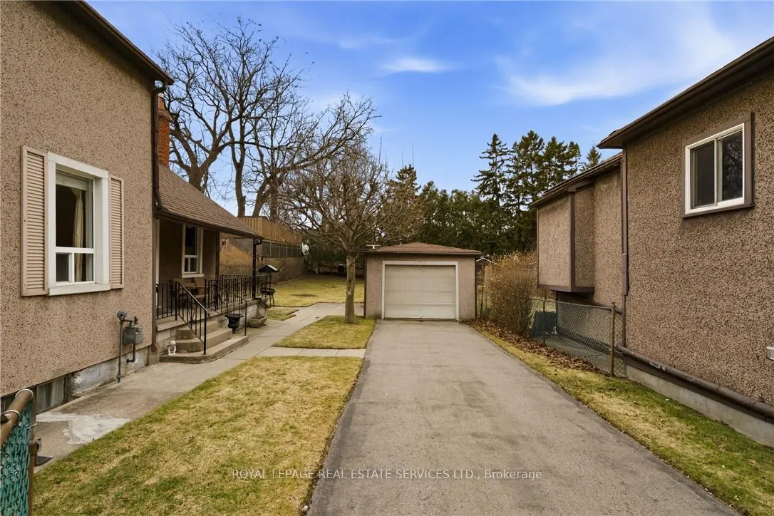 Photo 3 of 164 Maculay Street E, Hamilton, North End — HOMEH
