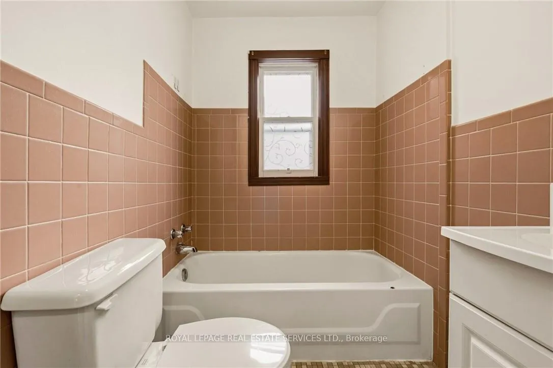 Photo 11 of 164 Maculay Street E, Hamilton, North End — HOMEH