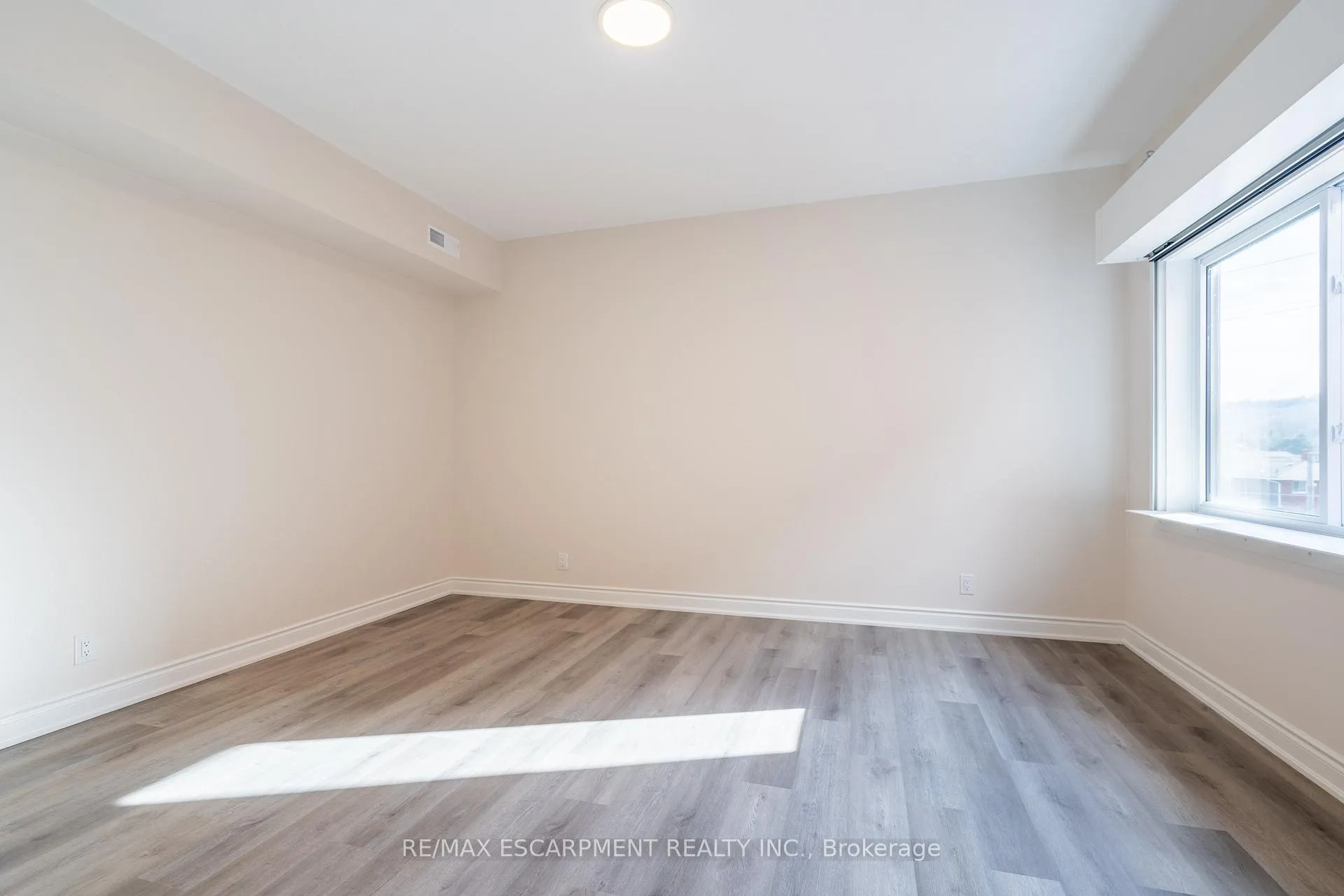 Photo 6 of Unit 304, 259 King Street E, Hamilton, Stoney Creek — HOMEH