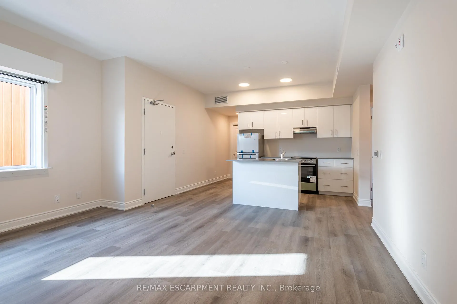 Photo 8 of Unit 304, 259 King Street E, Hamilton, Stoney Creek — HOMEH