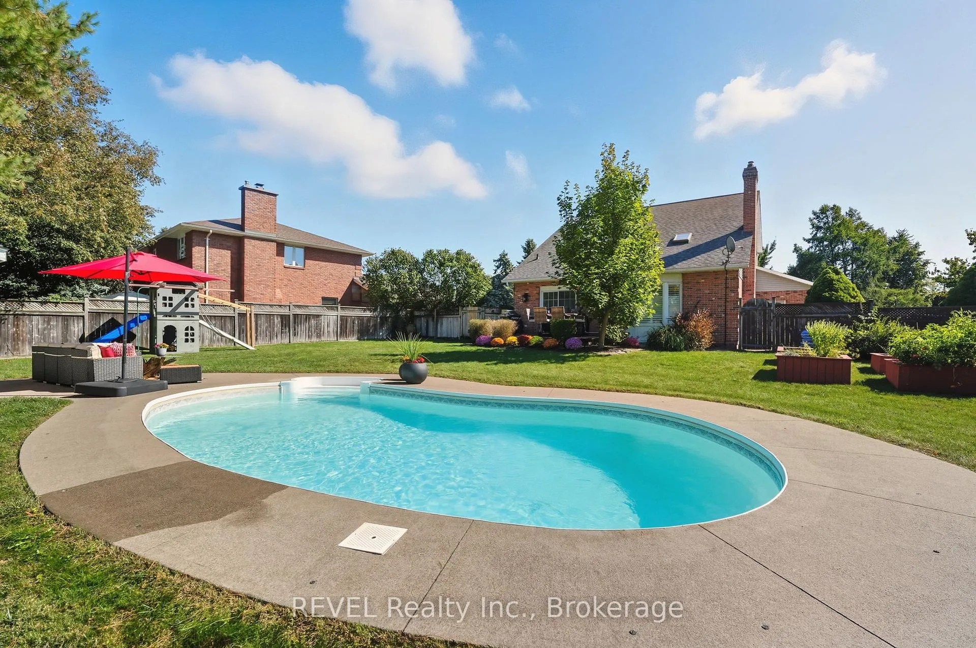 Photo 22 of 1 Spartan Court, St. Catharines, Martindale Pond — HOMEH