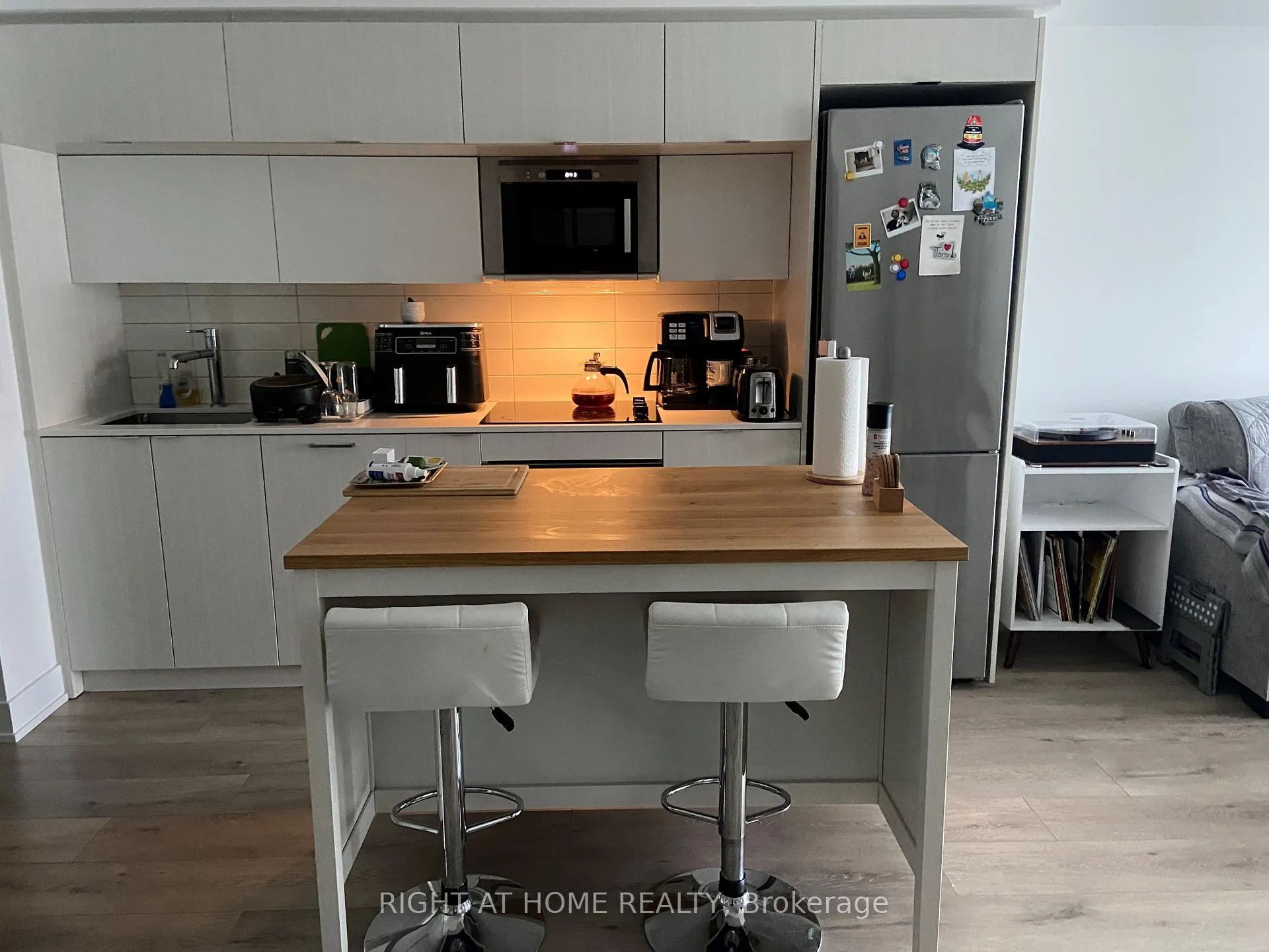 Photo 5 of Unit 1211, 575 Bloor Street E, Toronto, North St. James Town — HOMEH