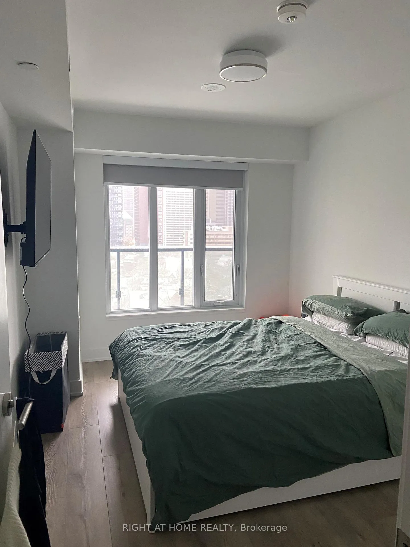 Photo 7 of Unit 1211, 575 Bloor Street E, Toronto, North St. James Town — HOMEH