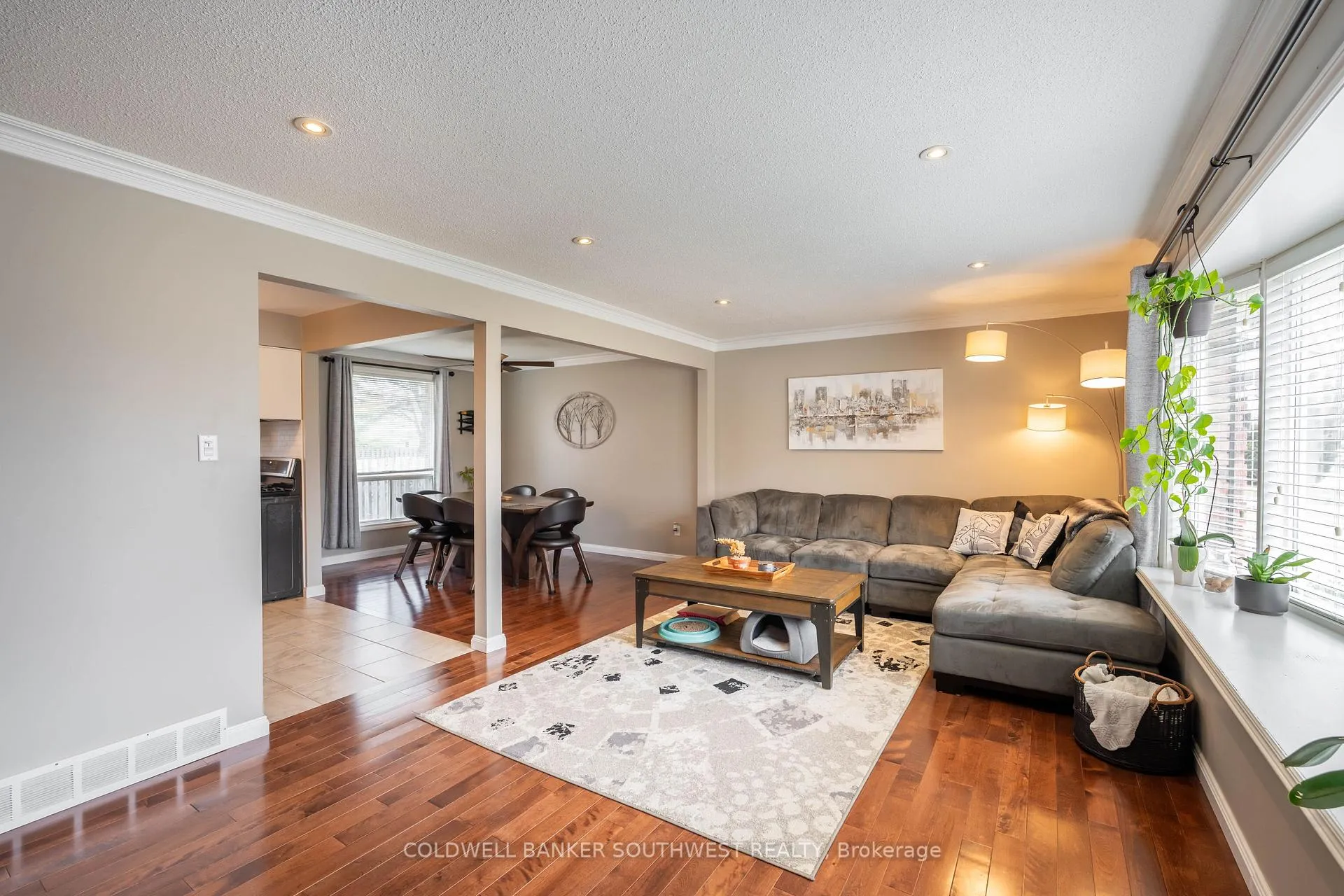 Photo 3 of 668 Winchester Crescent, Sarnia — HOMEH