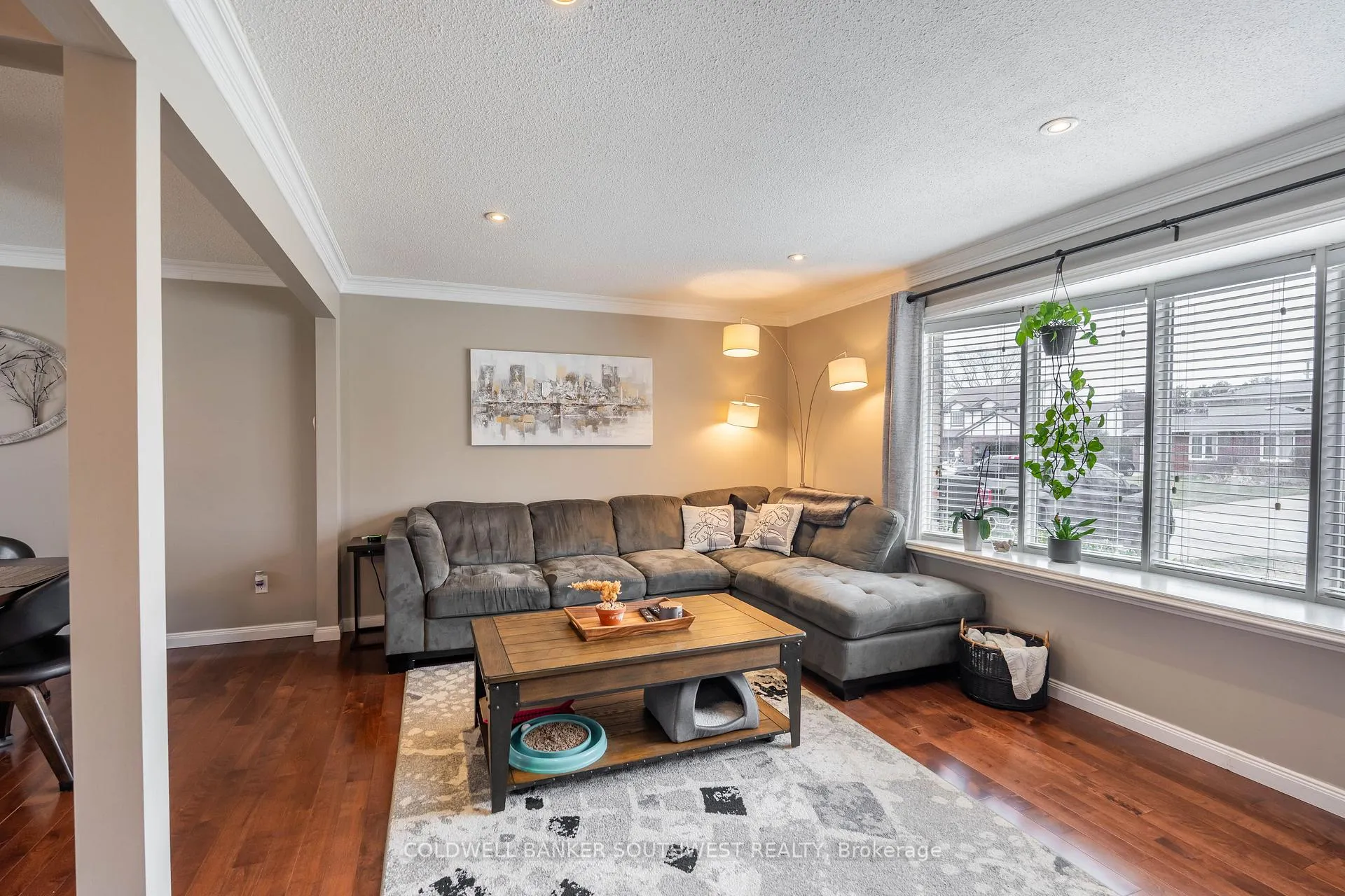 Photo 4 of 668 Winchester Crescent, Sarnia — HOMEH