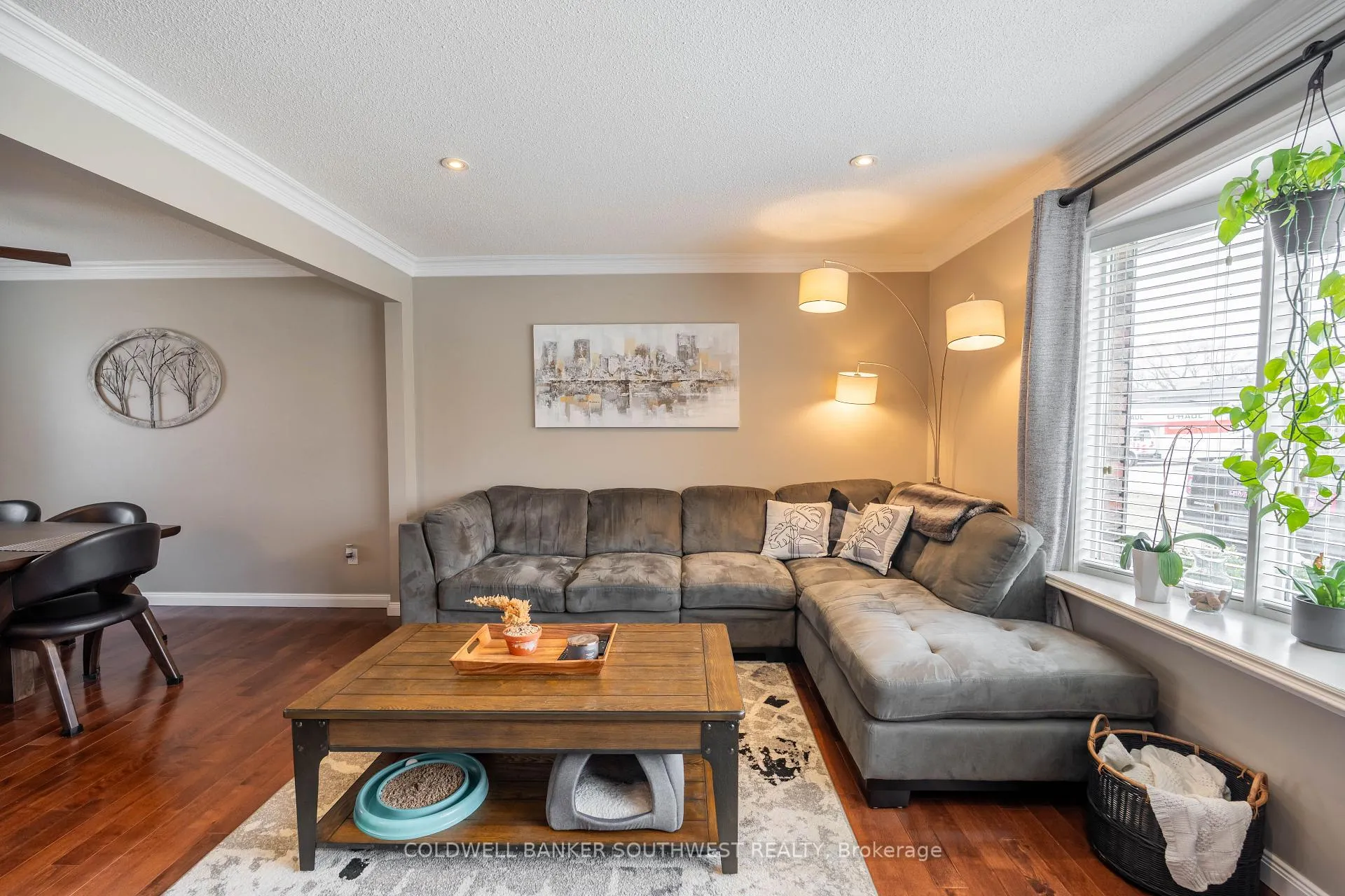 Photo 5 of 668 Winchester Crescent, Sarnia — HOMEH