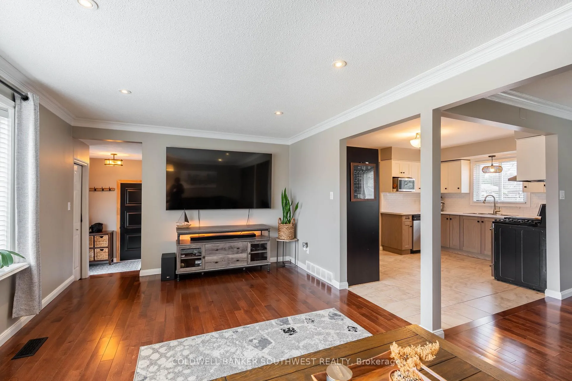 Photo 6 of 668 Winchester Crescent, Sarnia — HOMEH