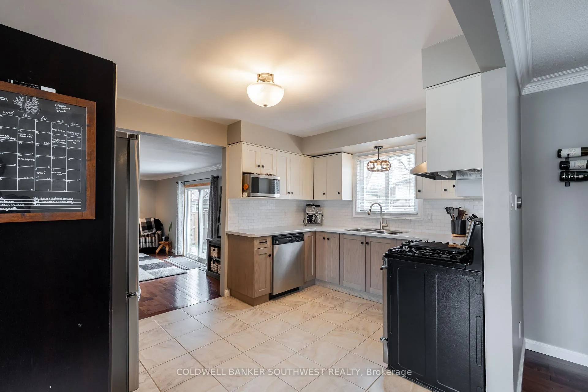 Photo 9 of 668 Winchester Crescent, Sarnia — HOMEH