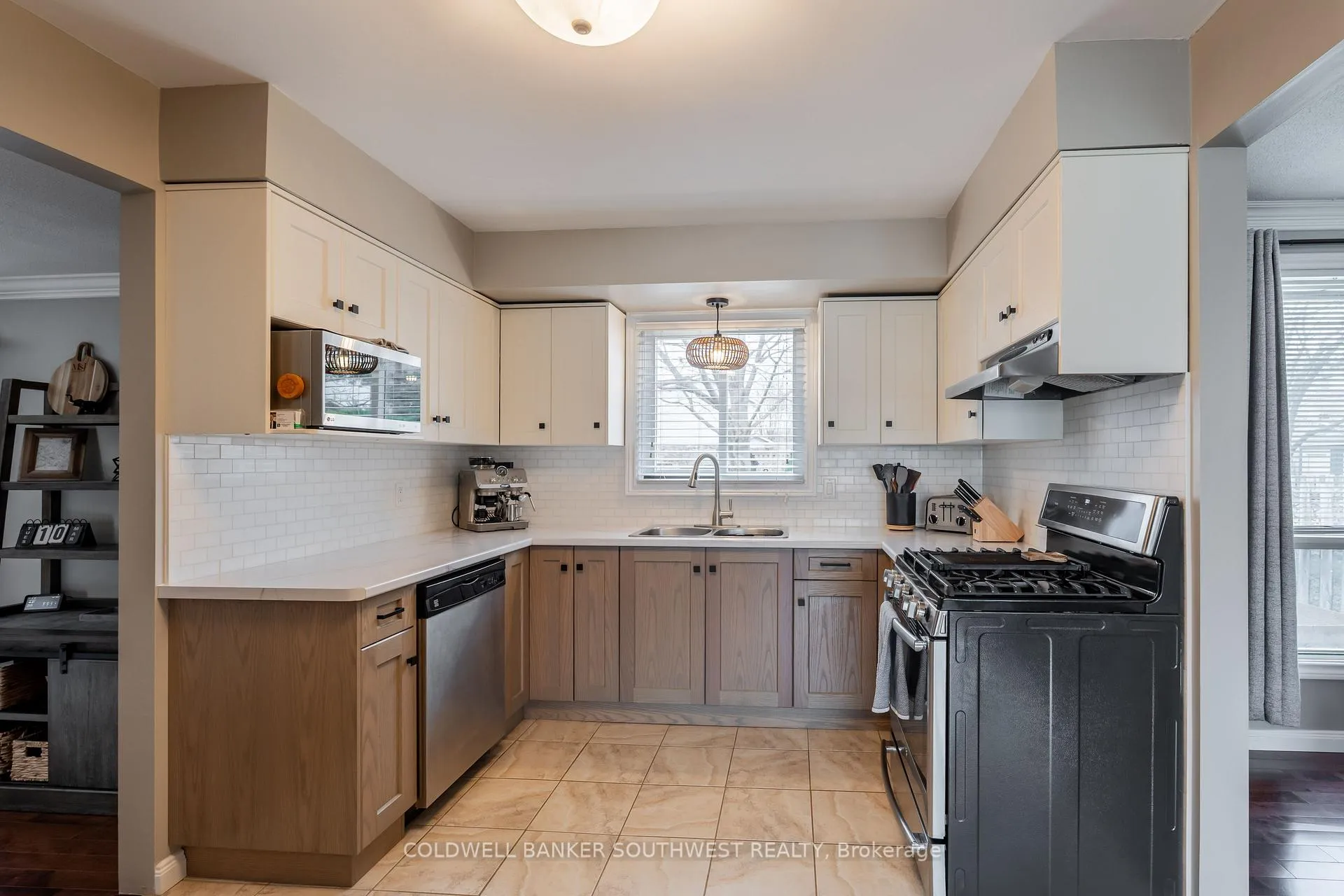 Photo 10 of 668 Winchester Crescent, Sarnia — HOMEH