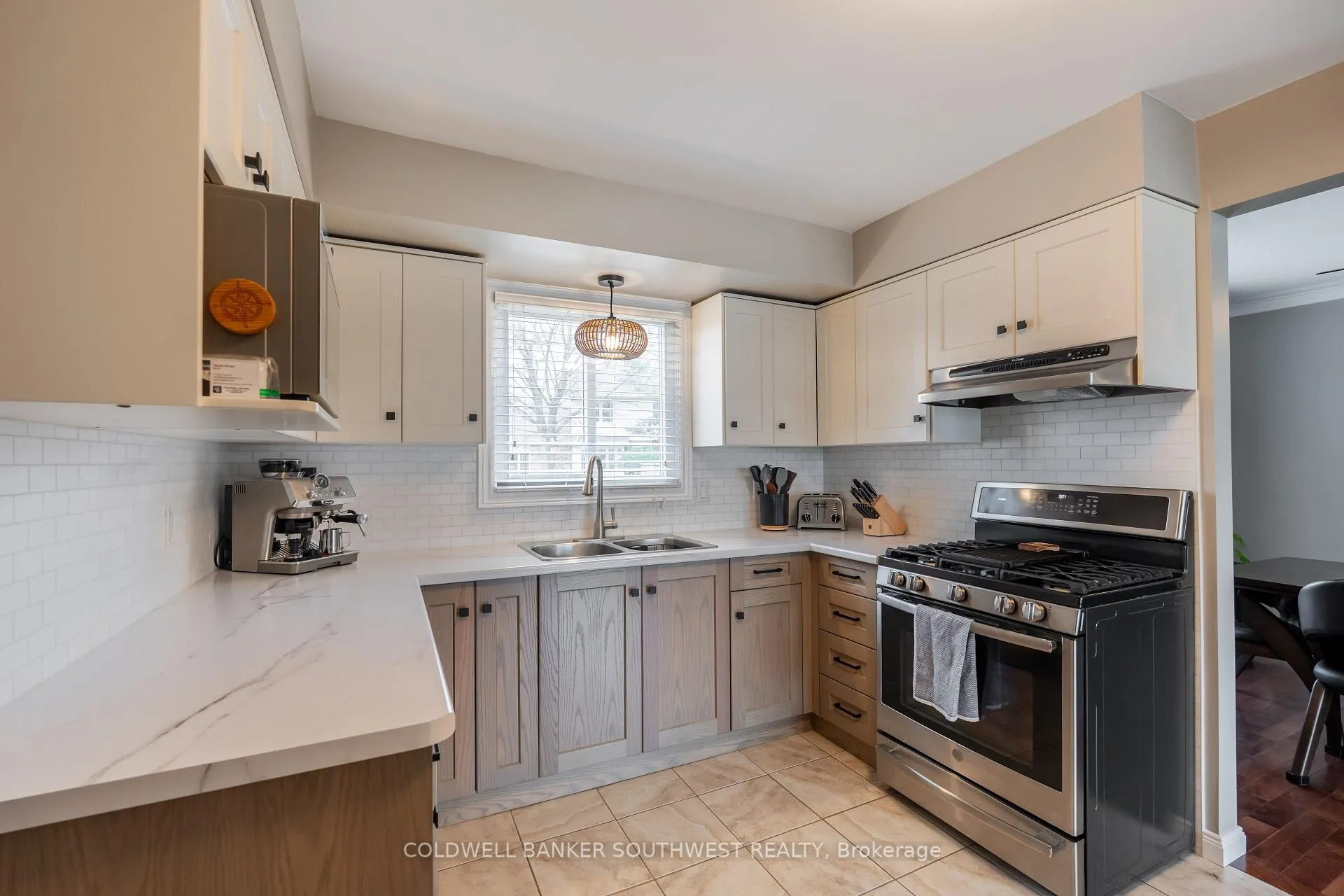 Photo 11 of 668 Winchester Crescent, Sarnia — HOMEH