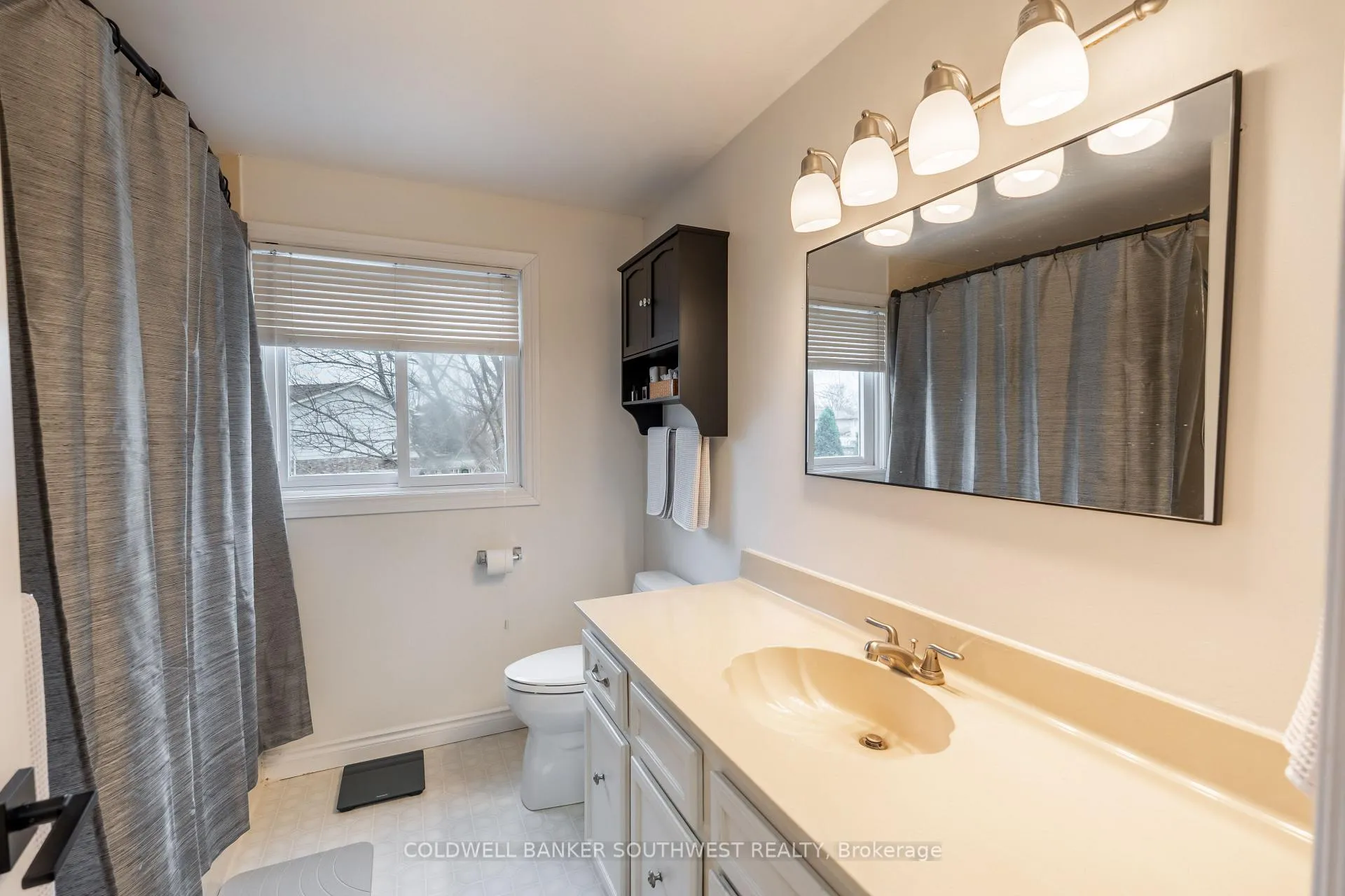 Photo 20 of 668 Winchester Crescent, Sarnia — HOMEH