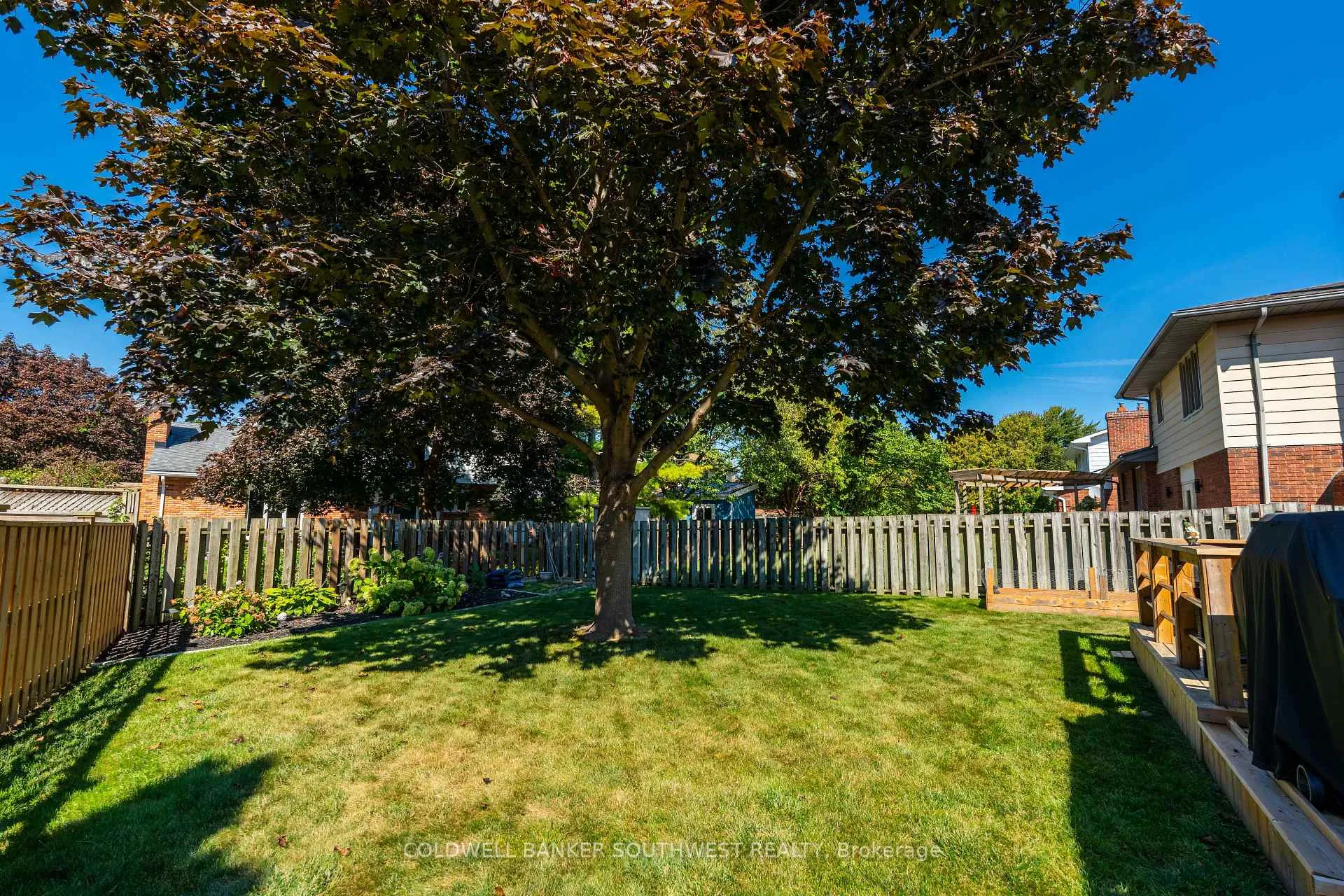 Photo 34 of 668 Winchester Crescent, Sarnia — HOMEH