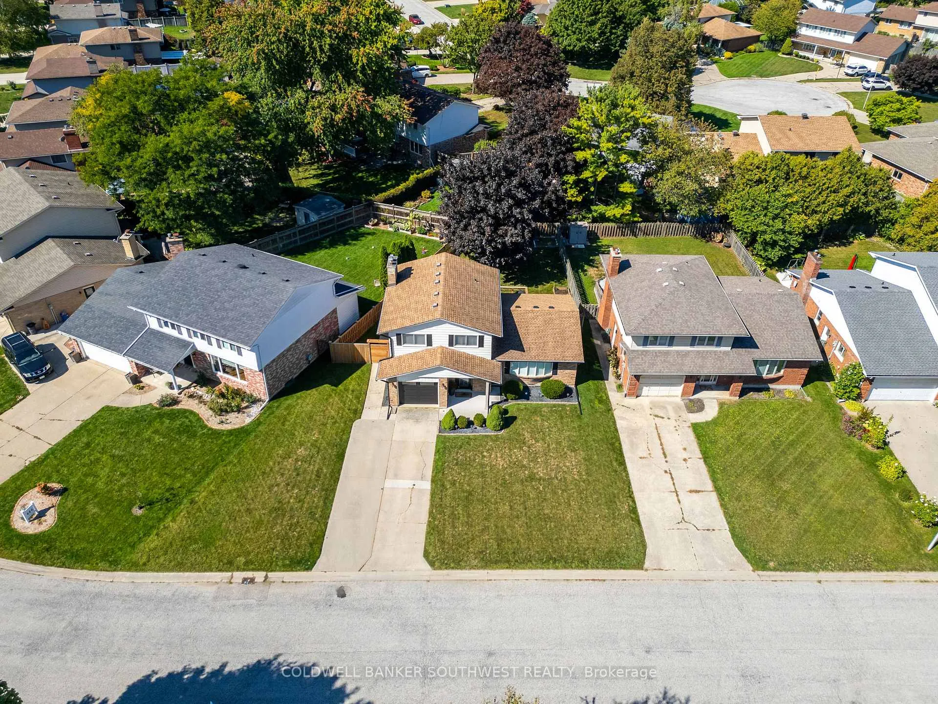 Photo 39 of 668 Winchester Crescent, Sarnia — HOMEH