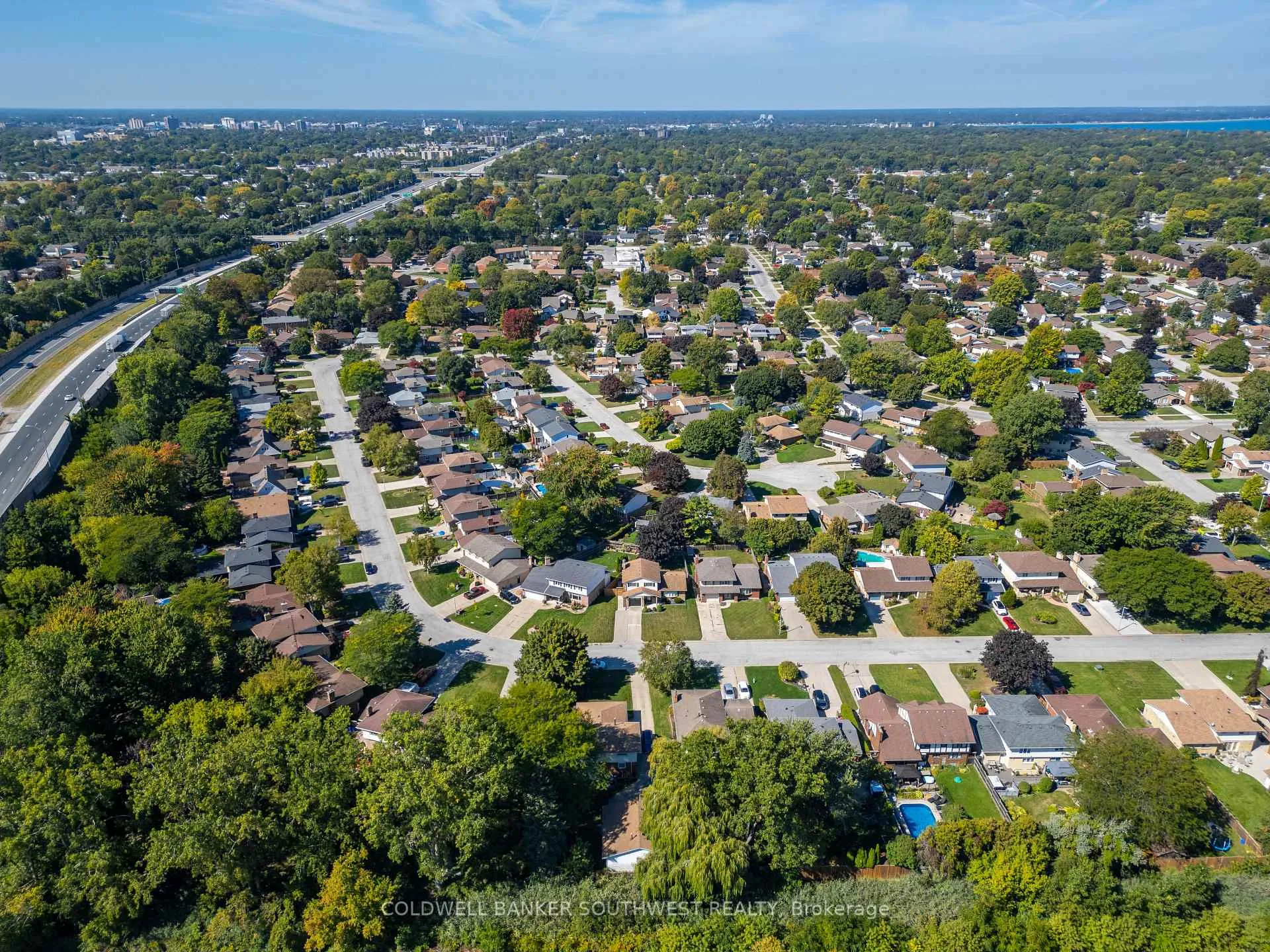 Photo 43 of 668 Winchester Crescent, Sarnia — HOMEH