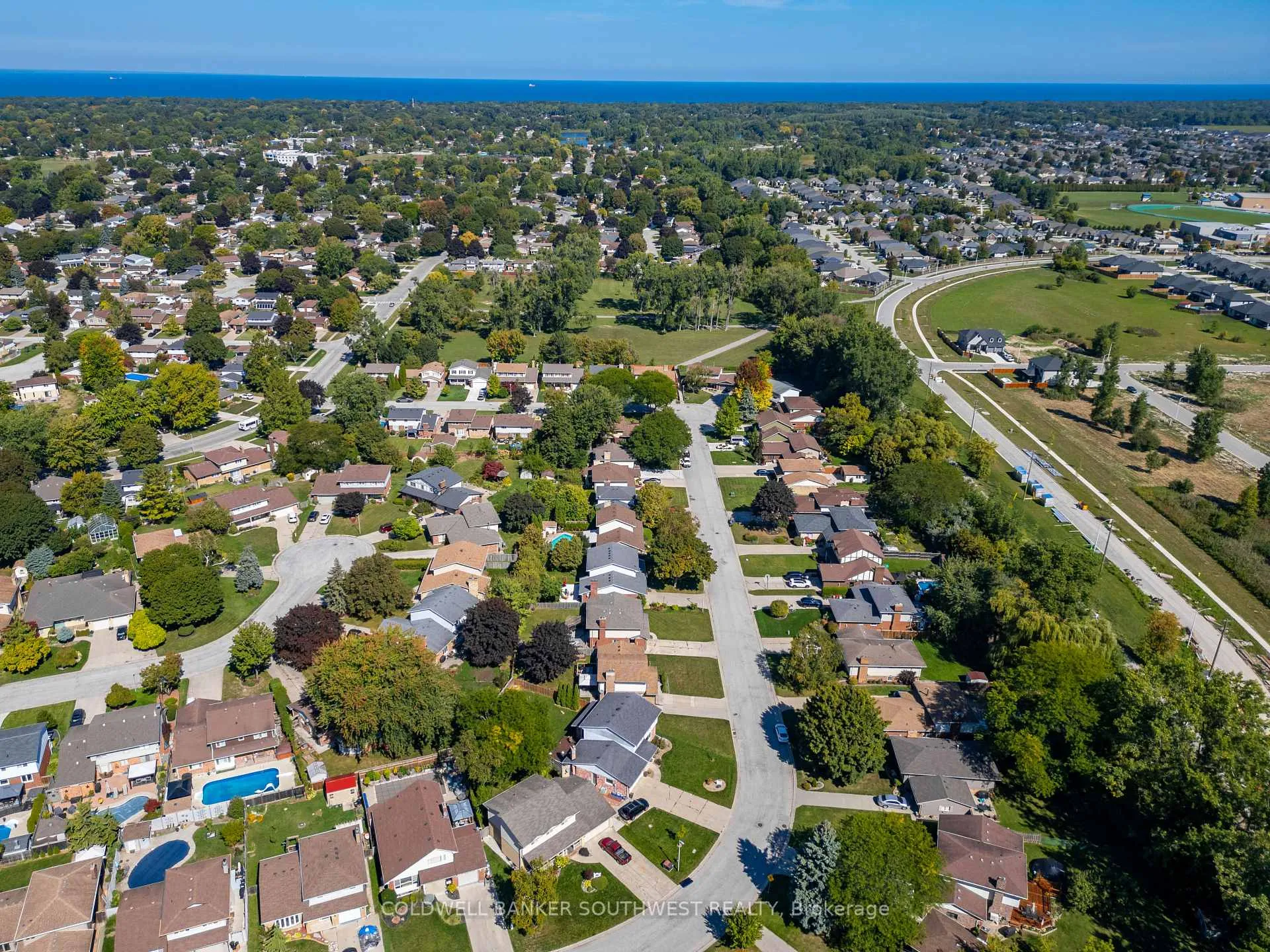 Photo 44 of 668 Winchester Crescent, Sarnia — HOMEH
