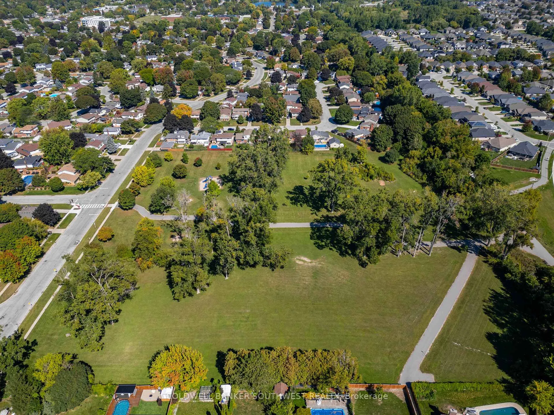 Photo 46 of 668 Winchester Crescent, Sarnia — HOMEH