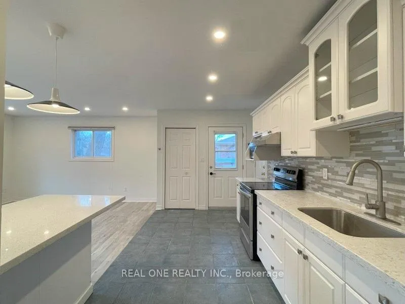 Photo 4 of Unit Unit 2, 2116 Mountainside Drive, Burlington, Mountainside — HOMEH