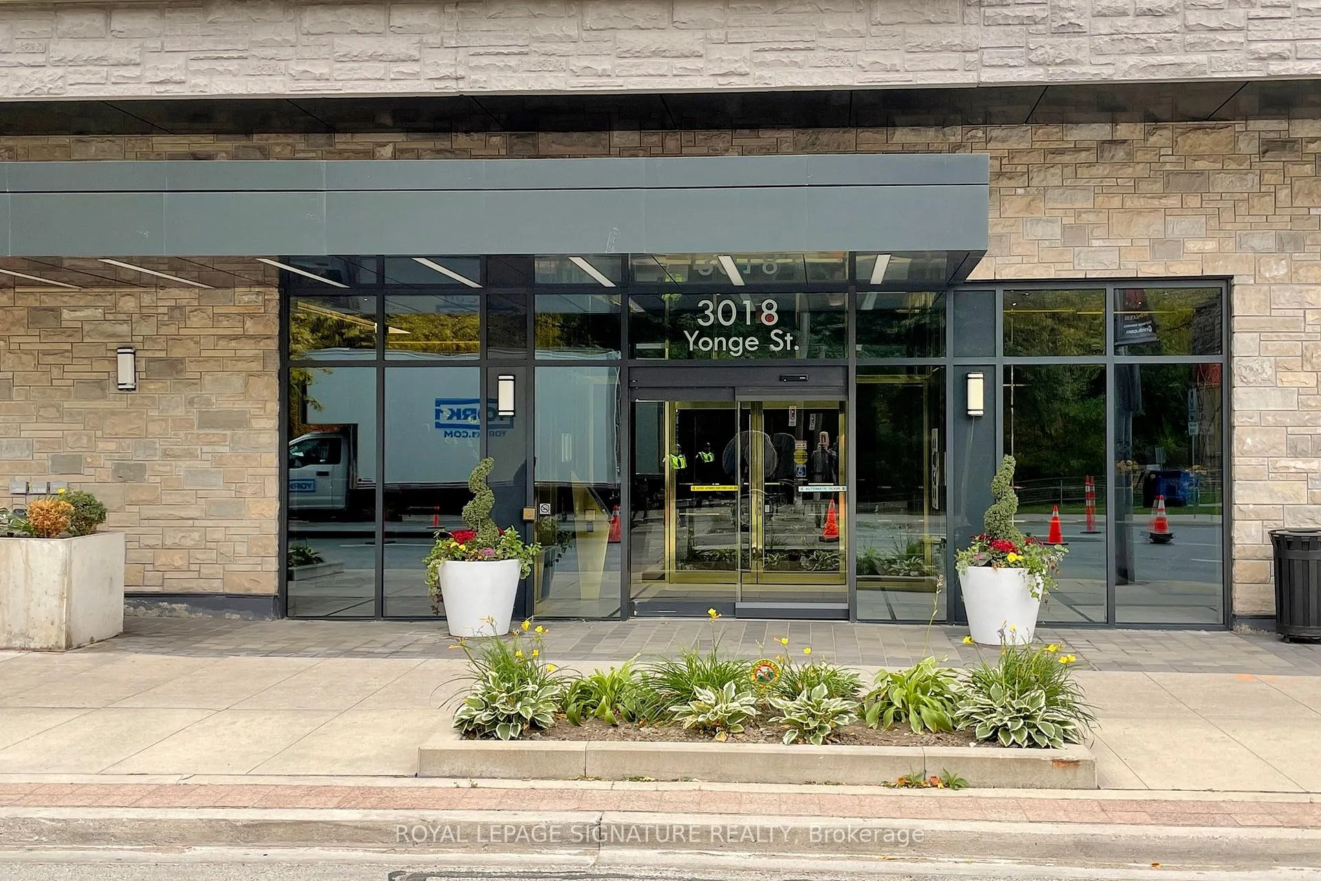 Photo 2 of Unit 415, 3018 Yonge Street, Toronto, Lawrence Park South — HOMEH