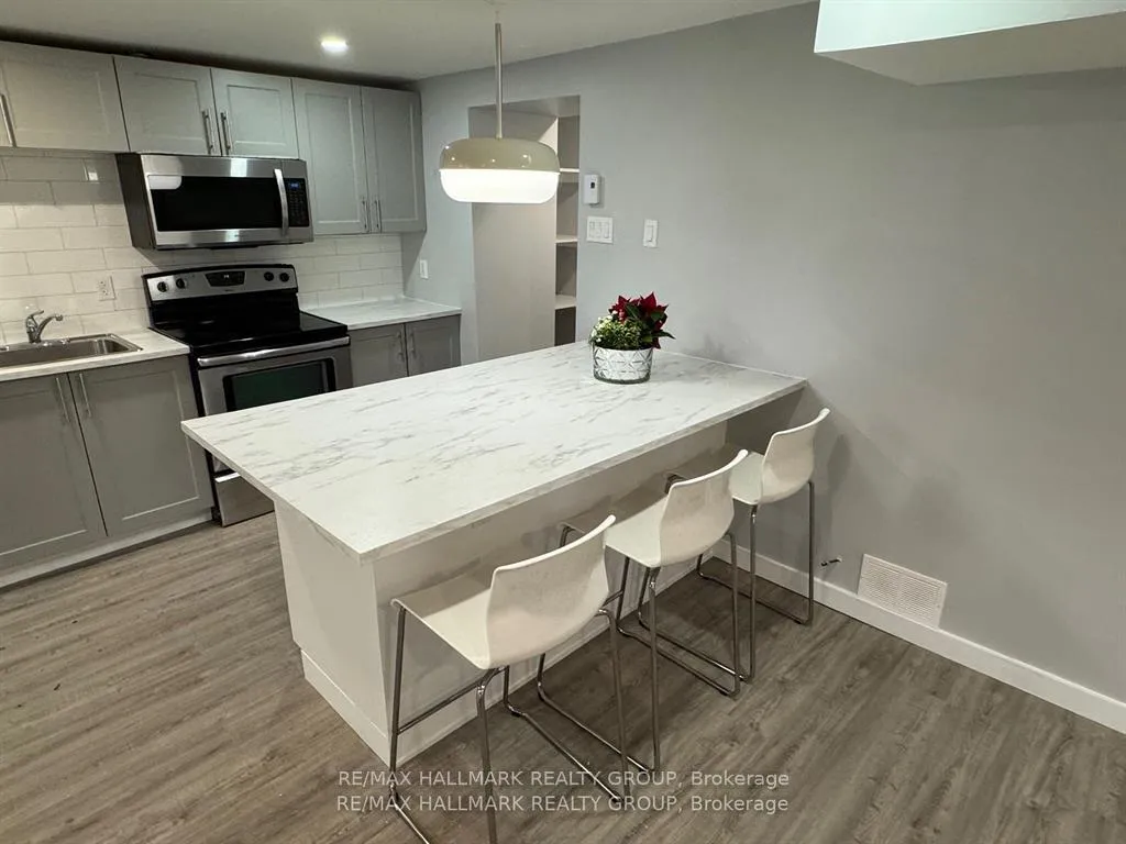 Photo 4 of Unit A, 15 Marier Avenue, Ottawa, Vanier — HOMEH
