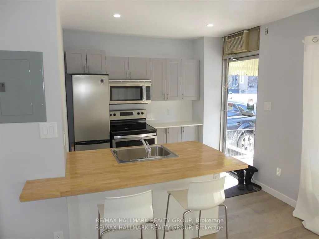 Photo 5 of Unit A, 15 Marier Avenue, Ottawa, Vanier — HOMEH