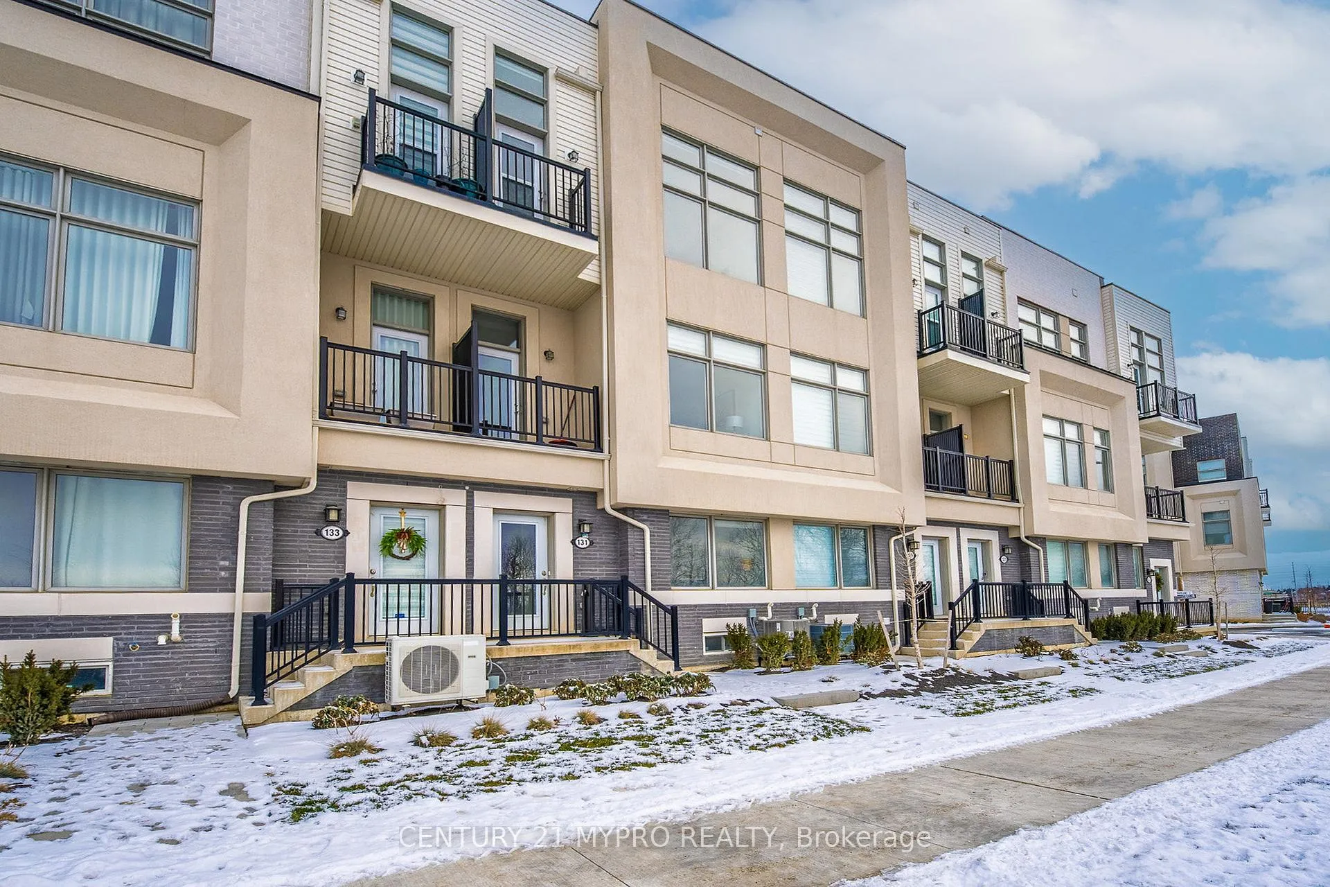 Photo 3 of 131 Markland Street, Markham, Cachet — HOMEH