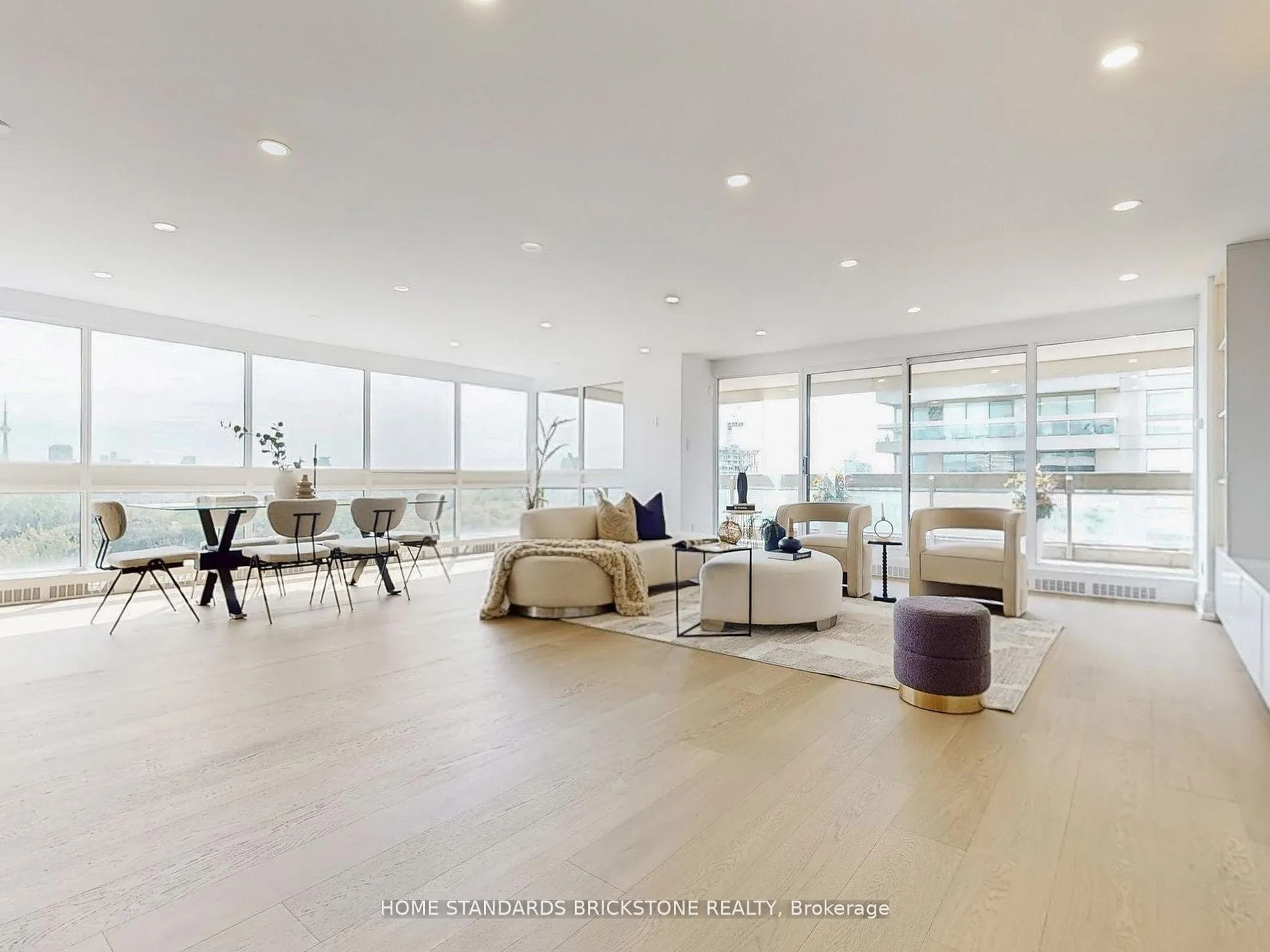 Photo 4 of Unit 1102, 61 St Clair Avenue W, Toronto, Yonge-St. Clair — HOMEH