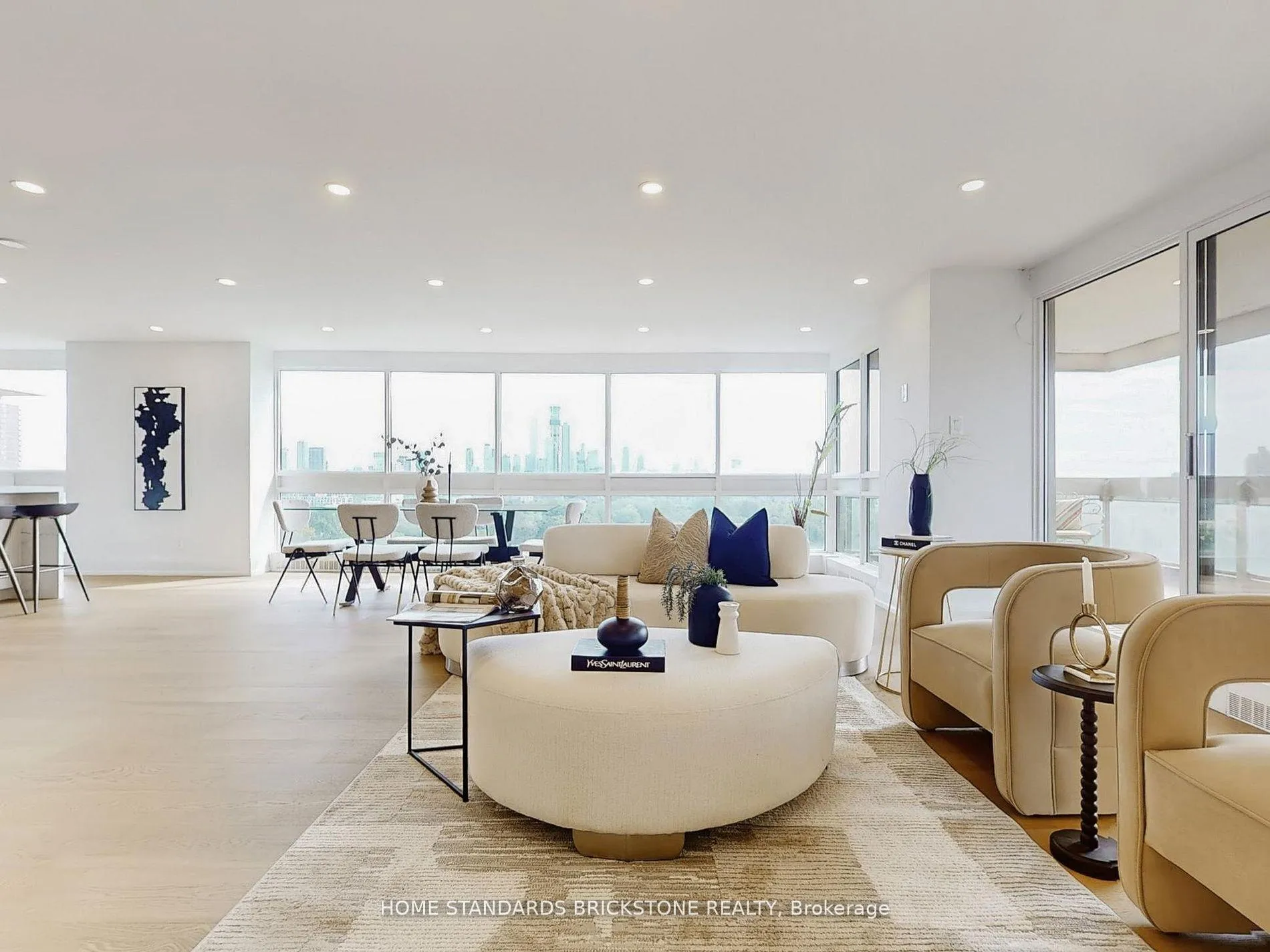Photo 7 of Unit 1102, 61 St Clair Avenue W, Toronto, Yonge-St. Clair — HOMEH